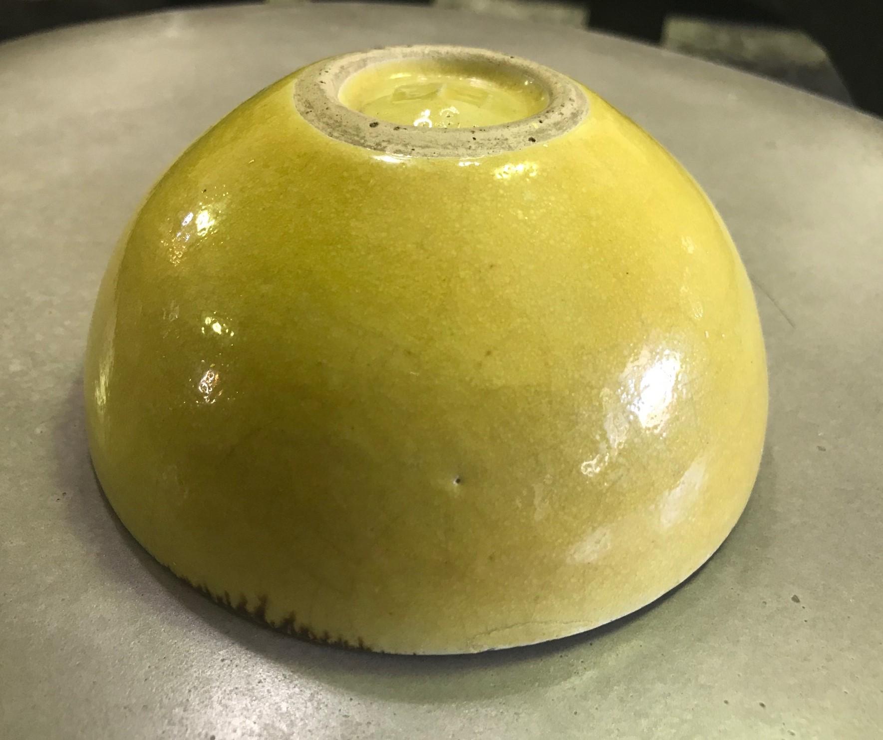 Lucie Rie & Hans Coper Signed Stamped Yellow Glazed Stoneware Bowl, circa 1950 In Good Condition For Sale In Studio City, CA