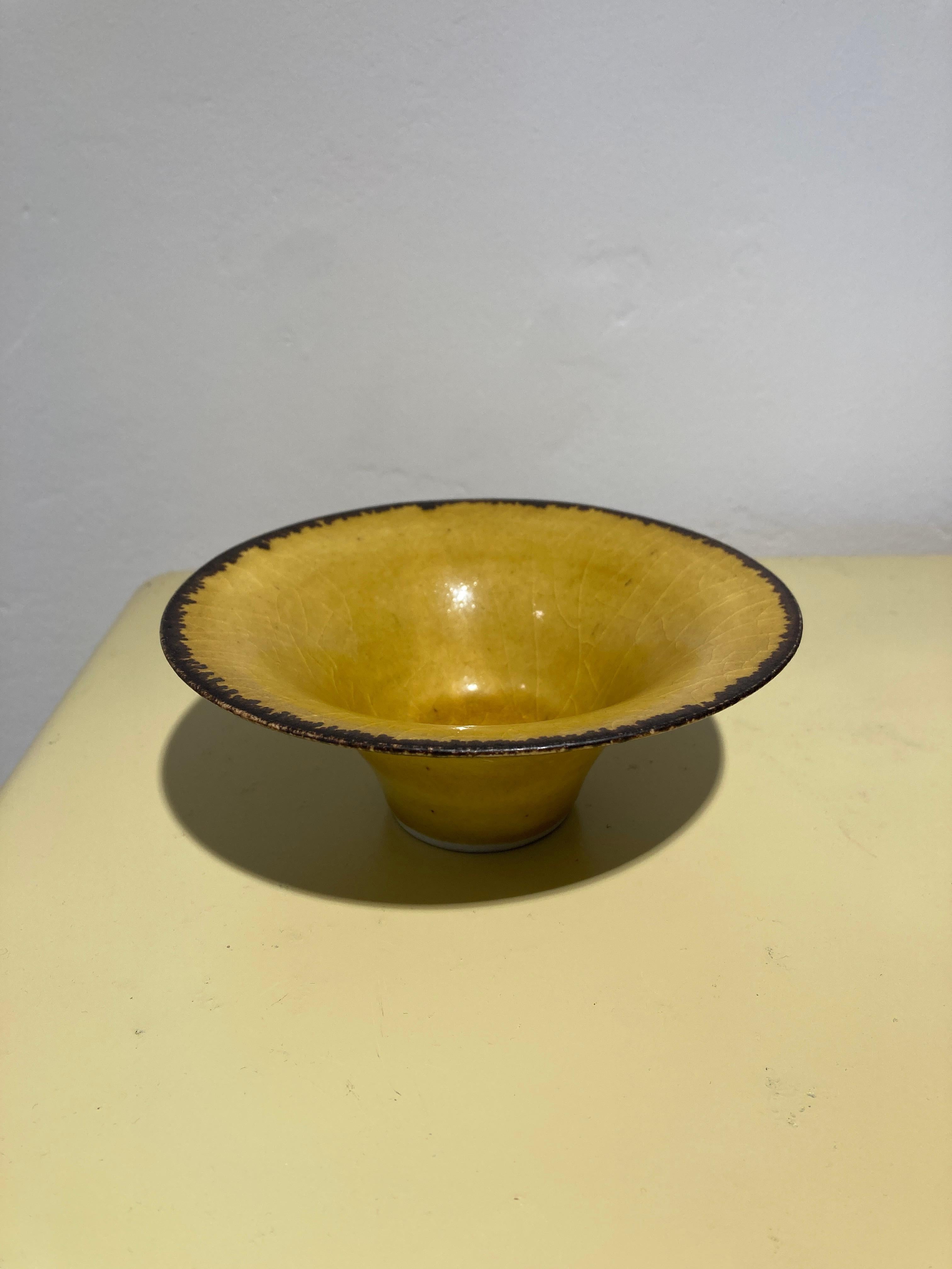 Lucie Rie, Uranium Yellow Flaring Porcelain Bowl, signed For Sale 10