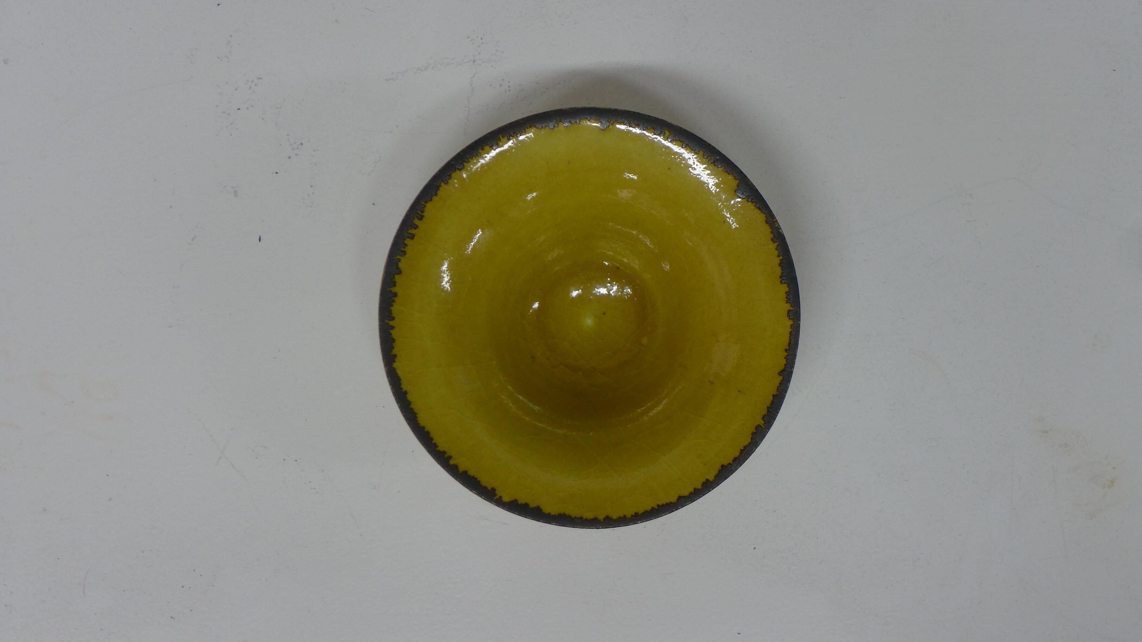 Lucie Rie, Uranium Yellow Flaring Porcelain Bowl, signed For Sale 2