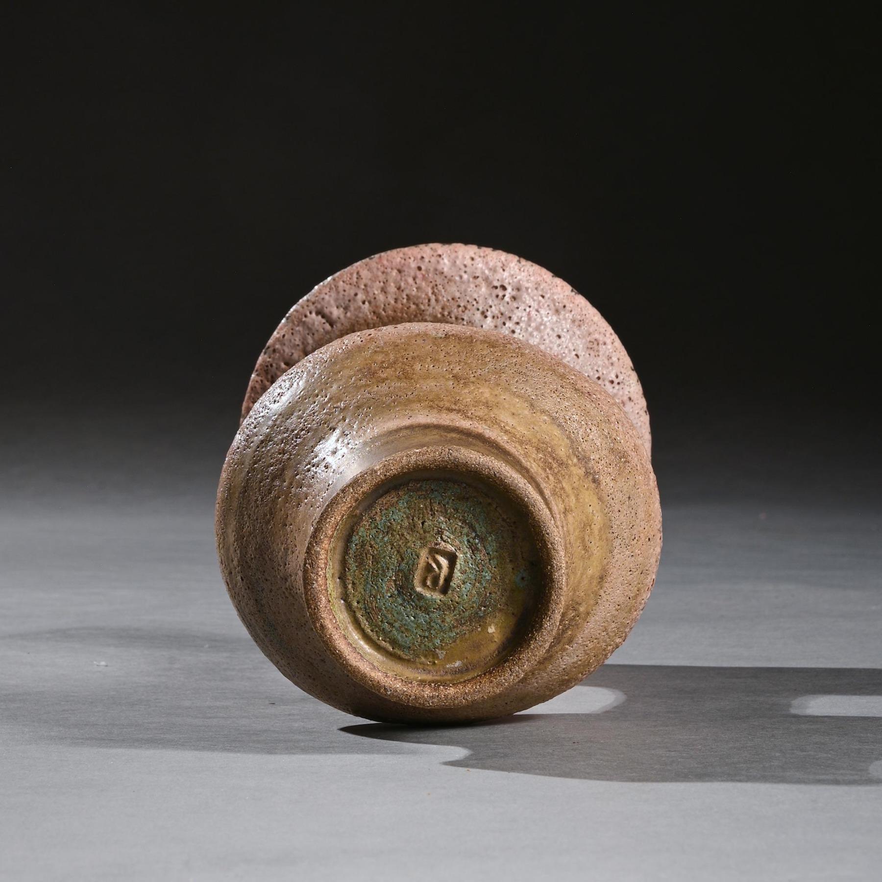Britannique Lucie Ries Vase à lèvre évasée Grès mélangé Circa 1985 en vente