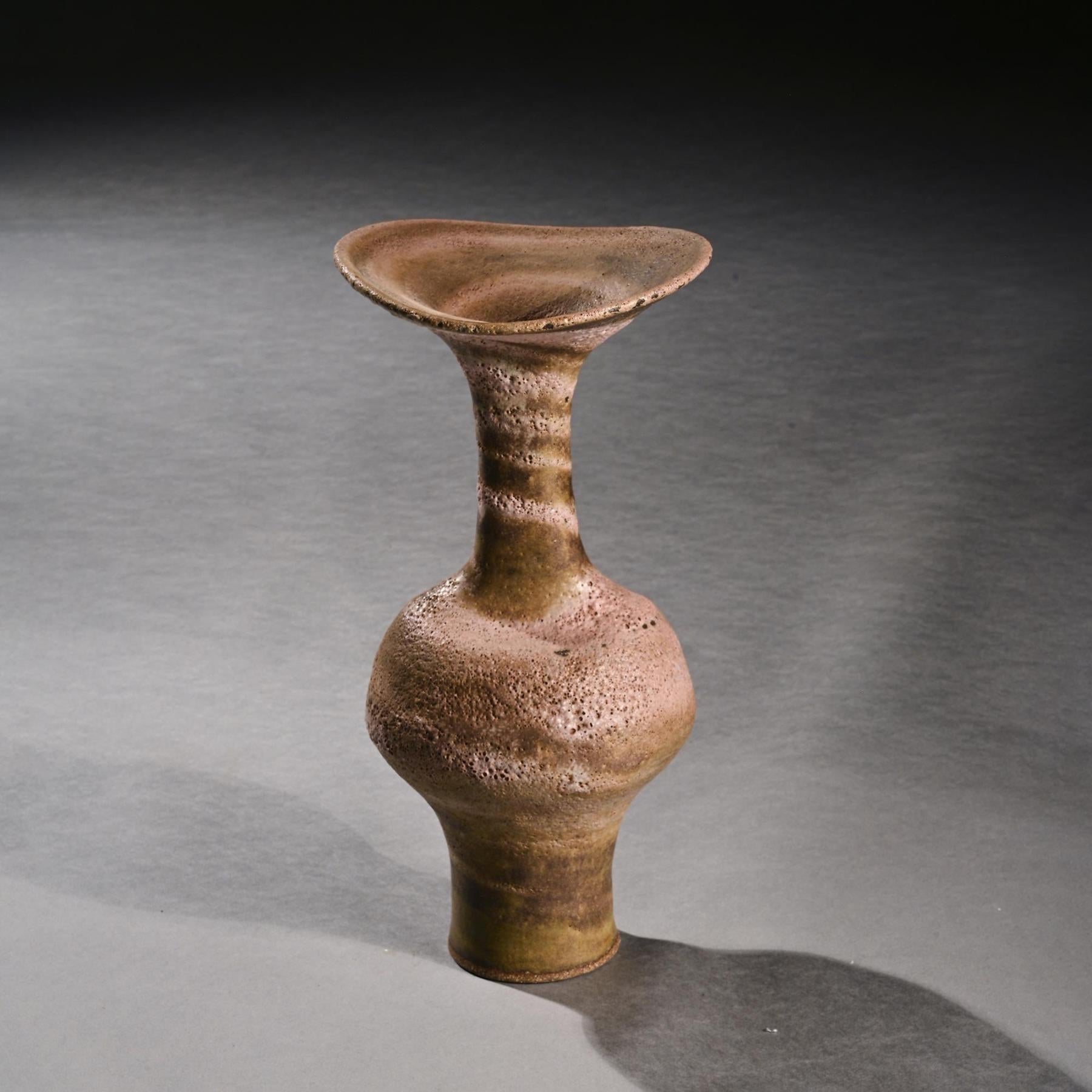 20ième siècle Lucie Ries Vase à lèvre évasée Grès mélangé Circa 1985 en vente