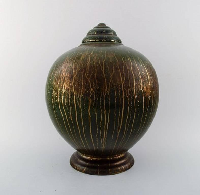 Lucien Brisdoux (1878-1963) France.
Art Deco pottery lidded vase. Unique work.
Beautiful greenish glaze with gold decoration.
Stamped.
In perfect condition.
Measures: 31 cm. x 22 cm.