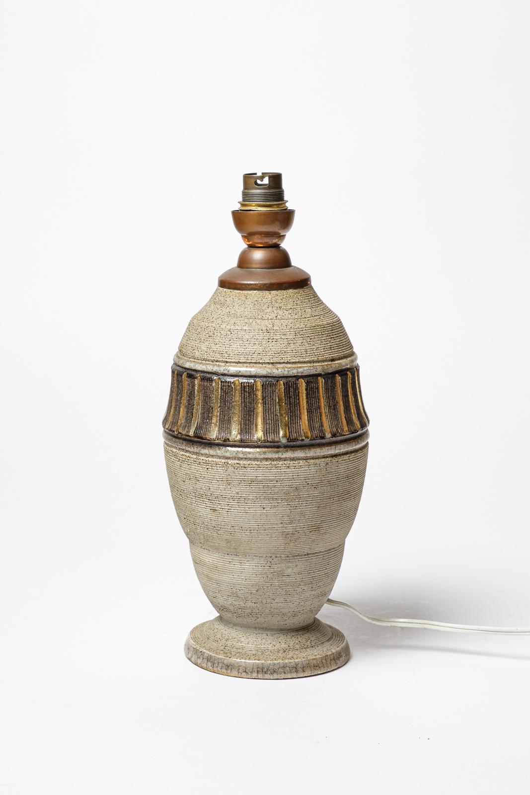 Lucien Brisdoux

Lampada da tavolo in ceramica bianca e decorativa art déco del XX secolo di Lucien Brisdoux

Firmato sotto la base

Condizioni originali perfette
L'impianto elettrico è a posto

Altezza complessiva 32 cm
Grande 14 cm