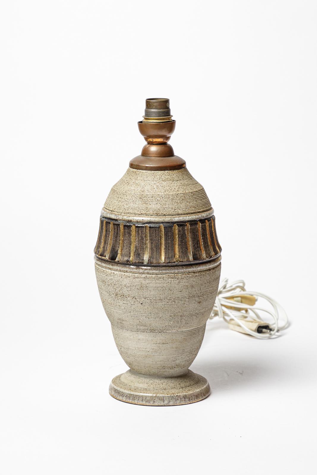 Mid-Century moderno Lucien Brisdoux lampada da tavolo in ceramica decorativa bianca del XX secolo art déco 1940 in vendita