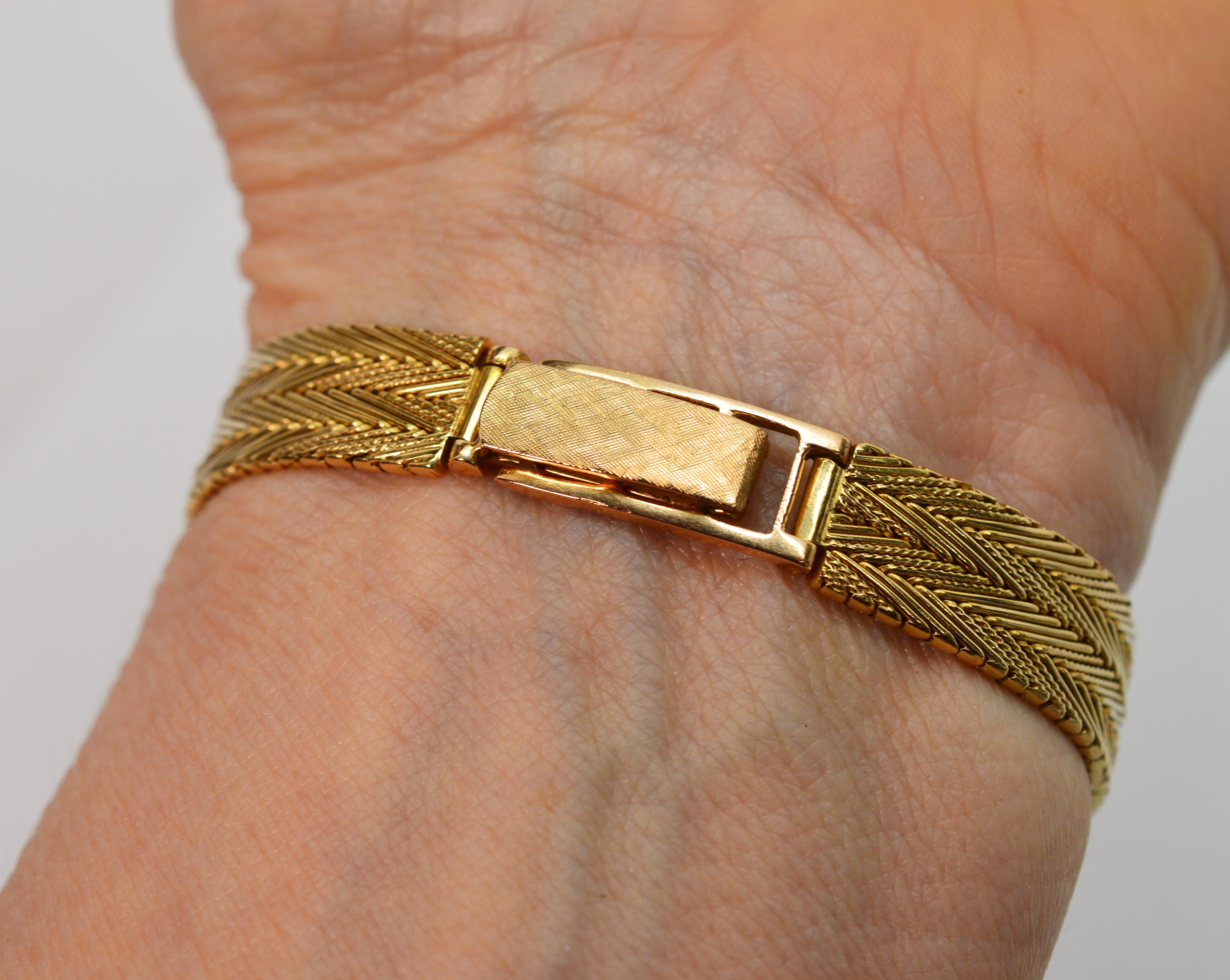 Lucien Piccard Ladies Gold Vintage Dress Bracelet Wristwatch 4