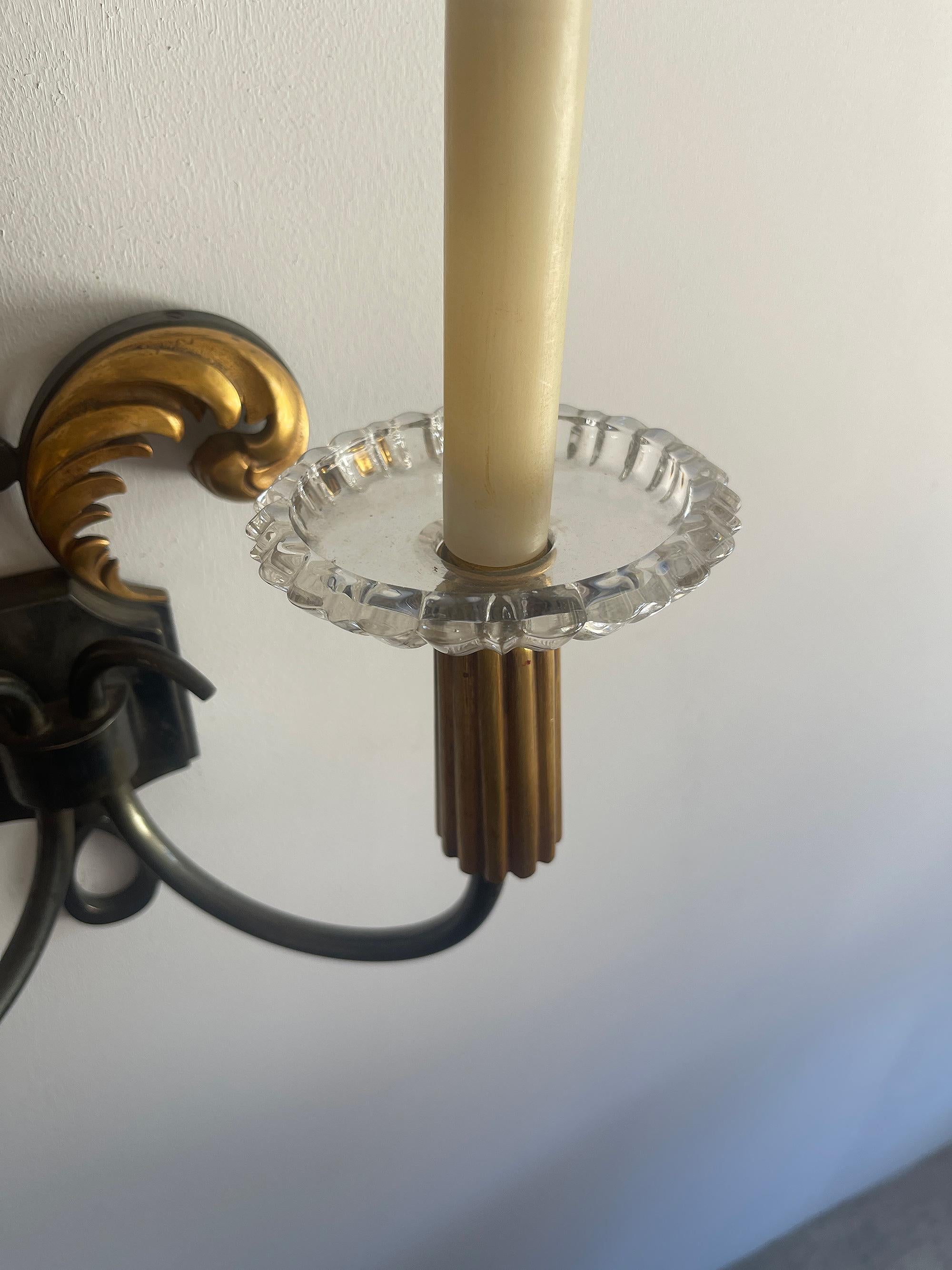 Lucien Rollin - Elegant Pair of 1940s French Bronze Sconces For Sale 1