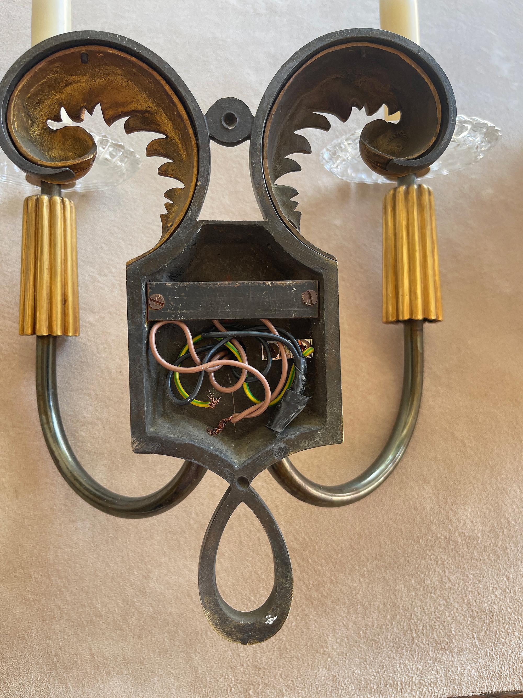 Lucien Rollin - Elegant Pair of 1940s French Bronze Sconces For Sale 5