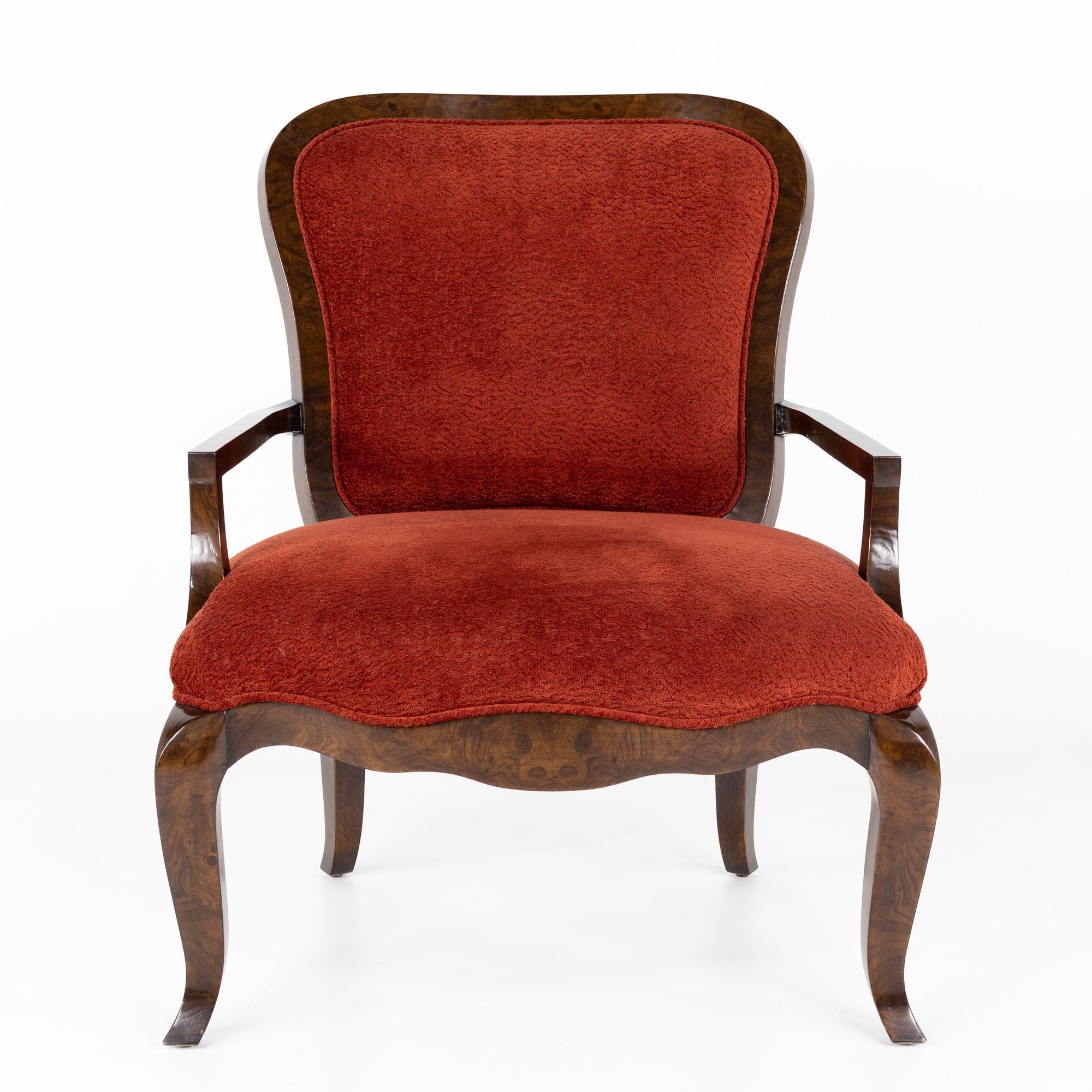 Lucien Rollin for William Switzer red upholstered and burlwood armchair

This chair measures: 32 wide x 34 deep x 41 inches high, with a seat height of 20.5 and arm height of 25 inches

This piece is in excellent vintage condtion with a small