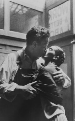 Frida et Diego Caught Kissing, New York City, NY par Lucienne Bloch, 1933