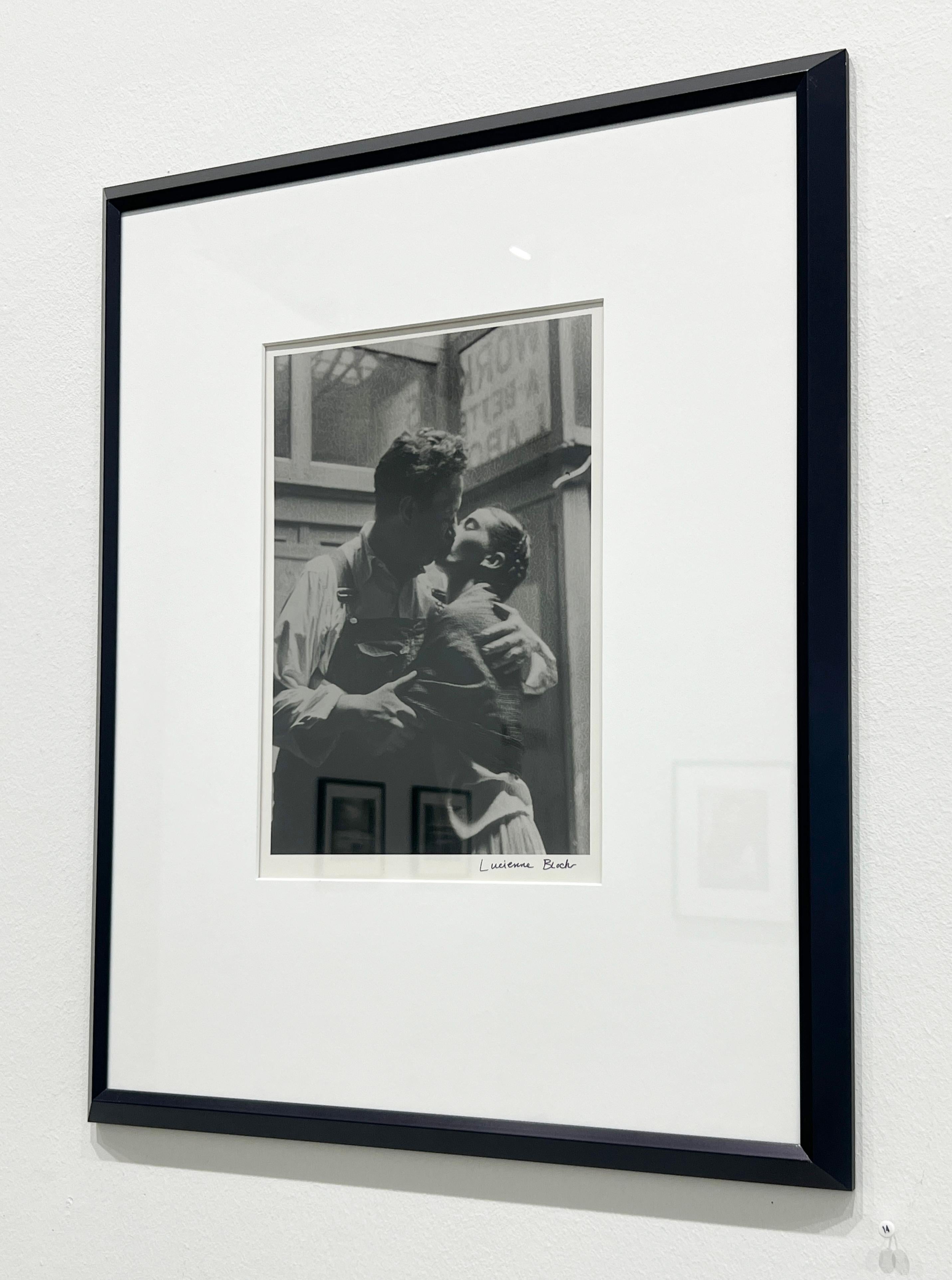 Frida et Diego Caught Kissing, New York City, NY en vente 2