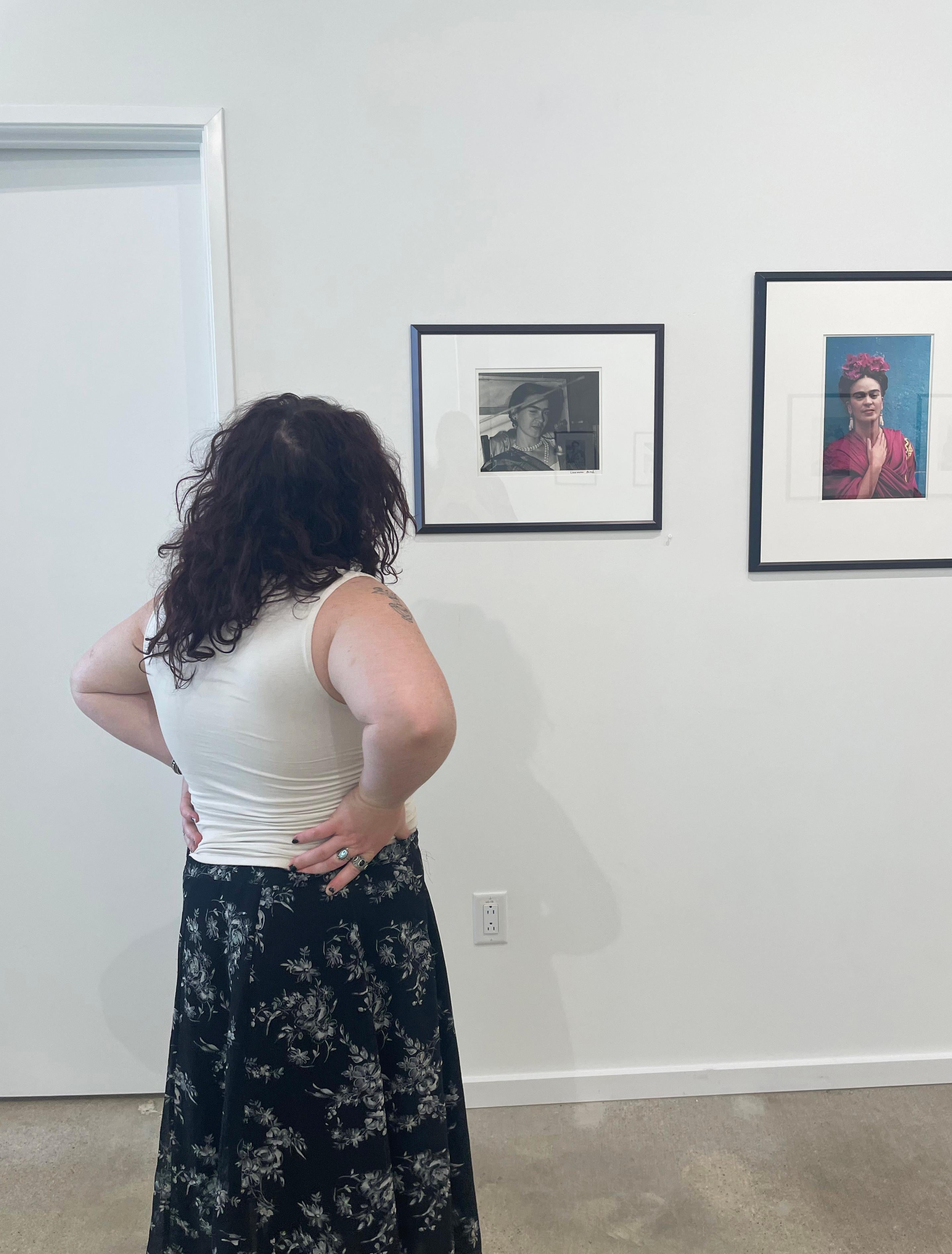 Frida Winking - Schwarz-Weiß-Fotografie, Porträt, Frida Kahlo, Celebrity 3
