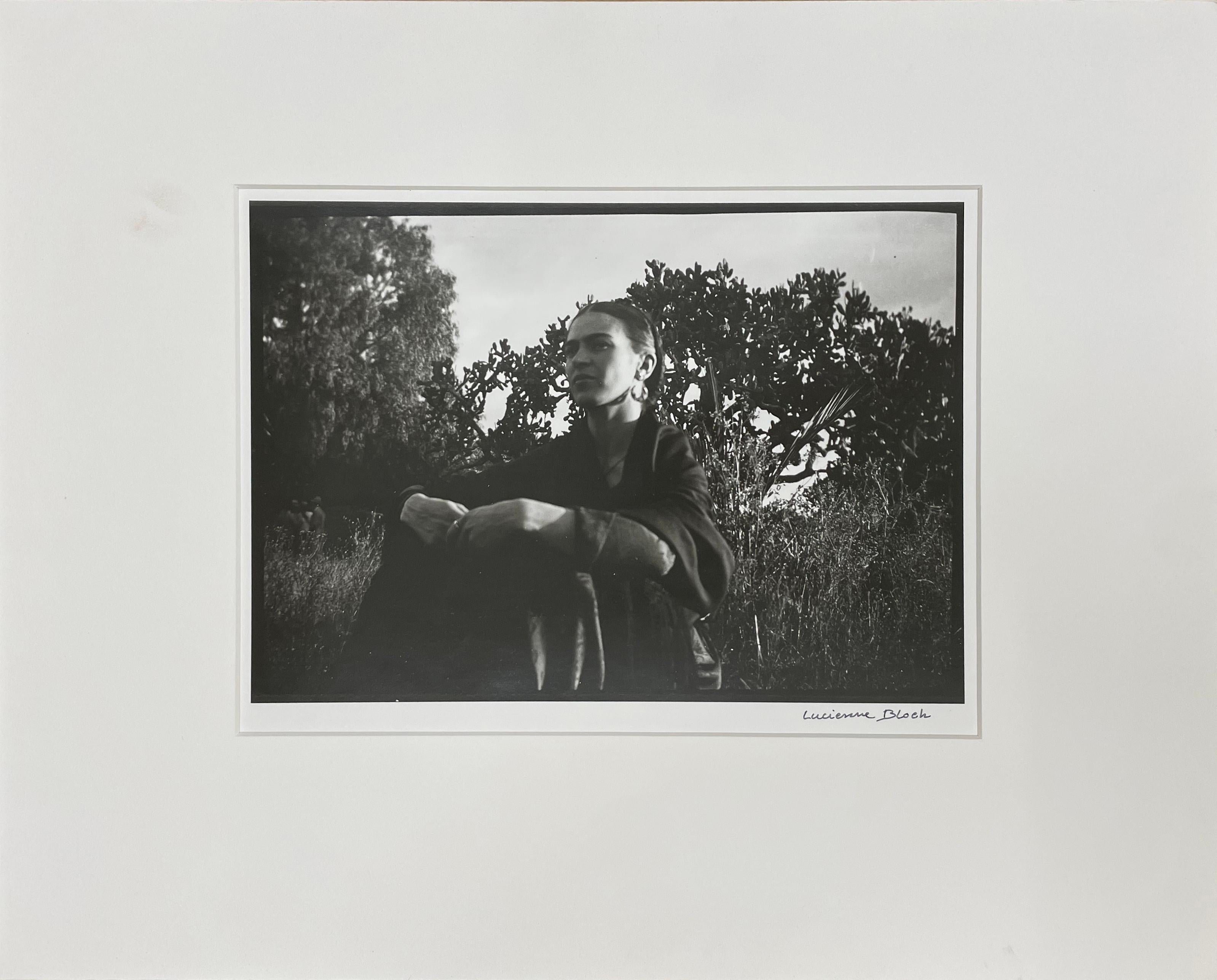 Frida mit dem Kaktus – Photograph von Lucienne Bloch