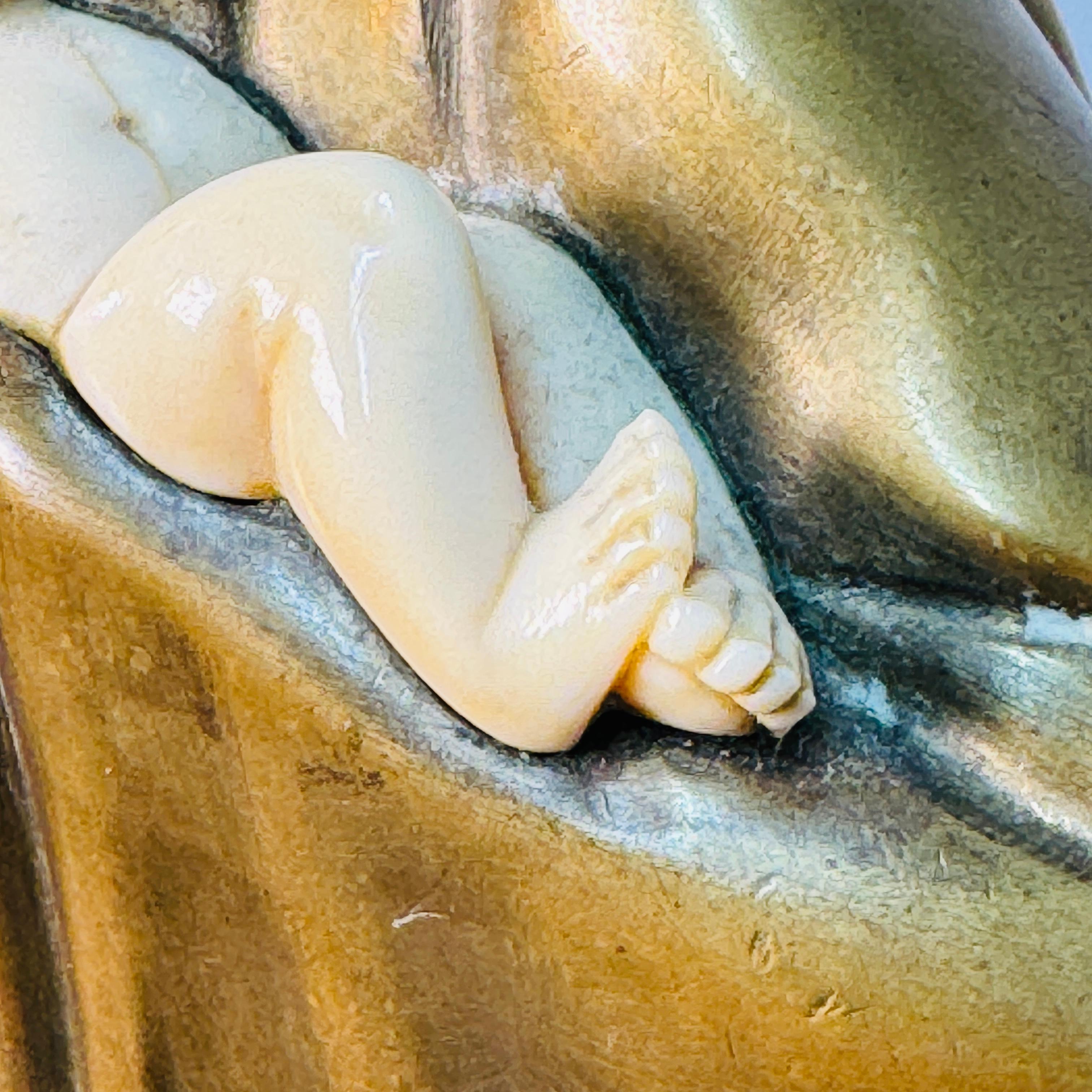 Lucienne Heuvelmans patinated bronze Art Deco statue Madonna & Child For Sale 3