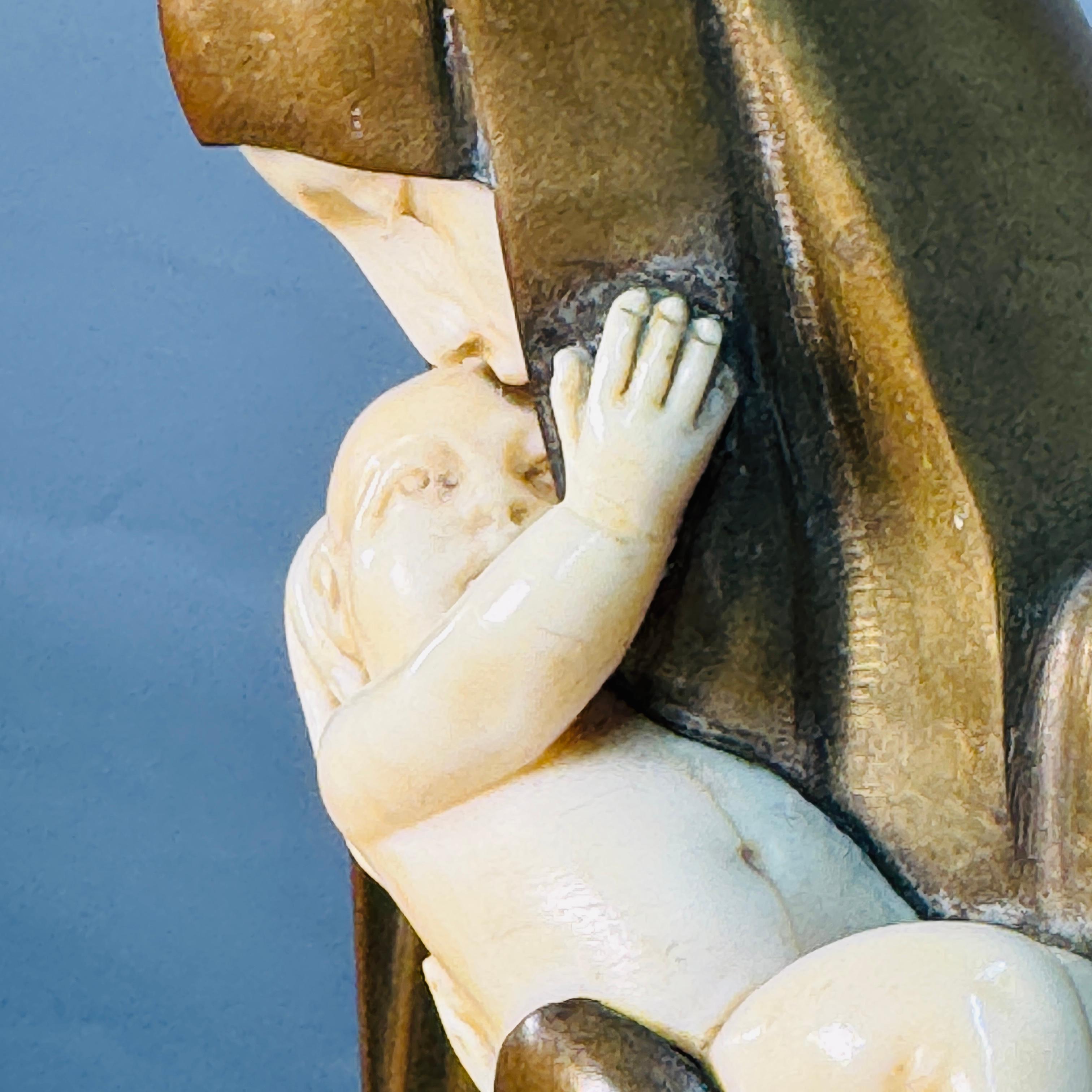 Lucienne Heuvelmans patinated bronze Art Deco statue Madonna & Child For Sale 4