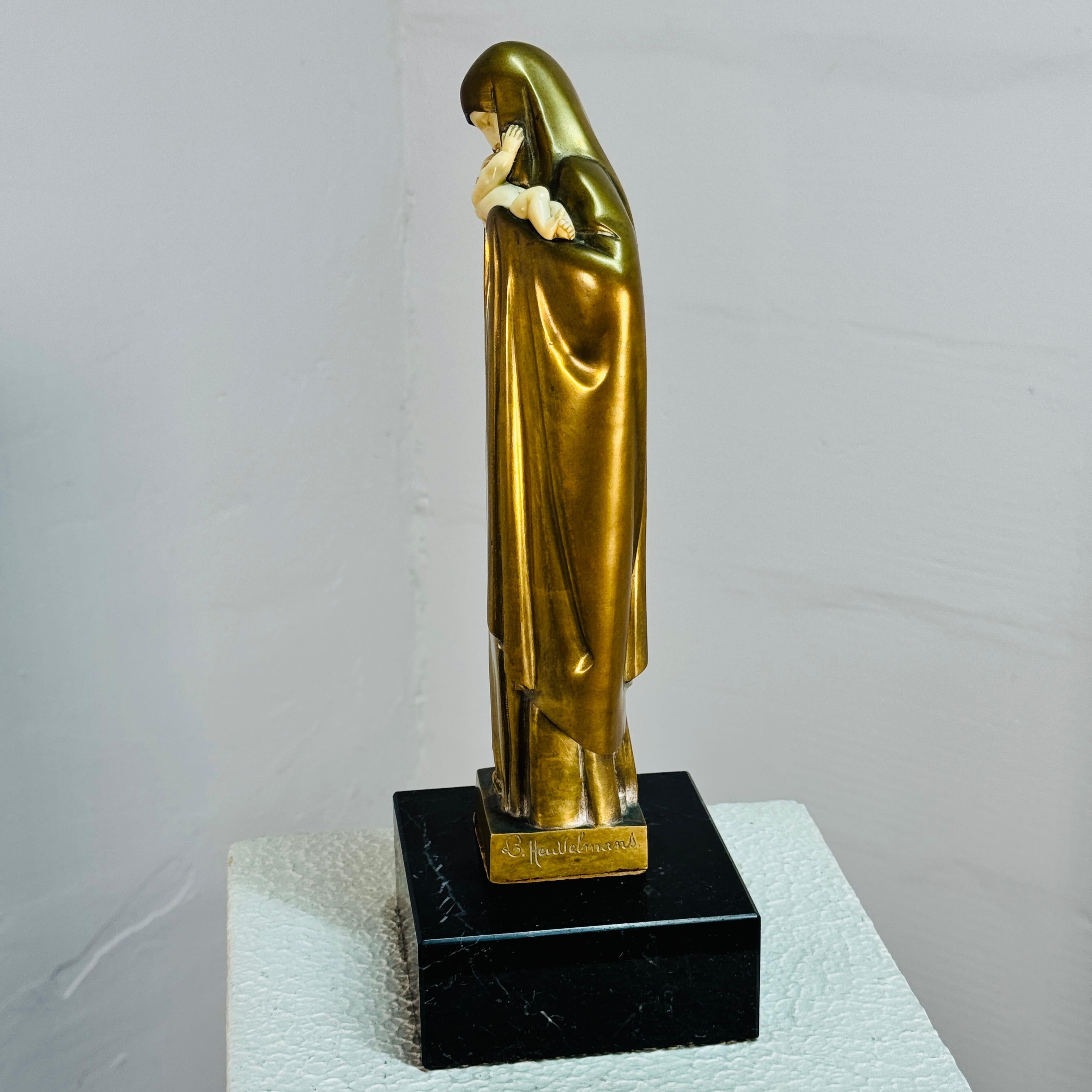 Patinated Lucienne Heuvelmans patinated bronze Art Deco statue Madonna & Child For Sale