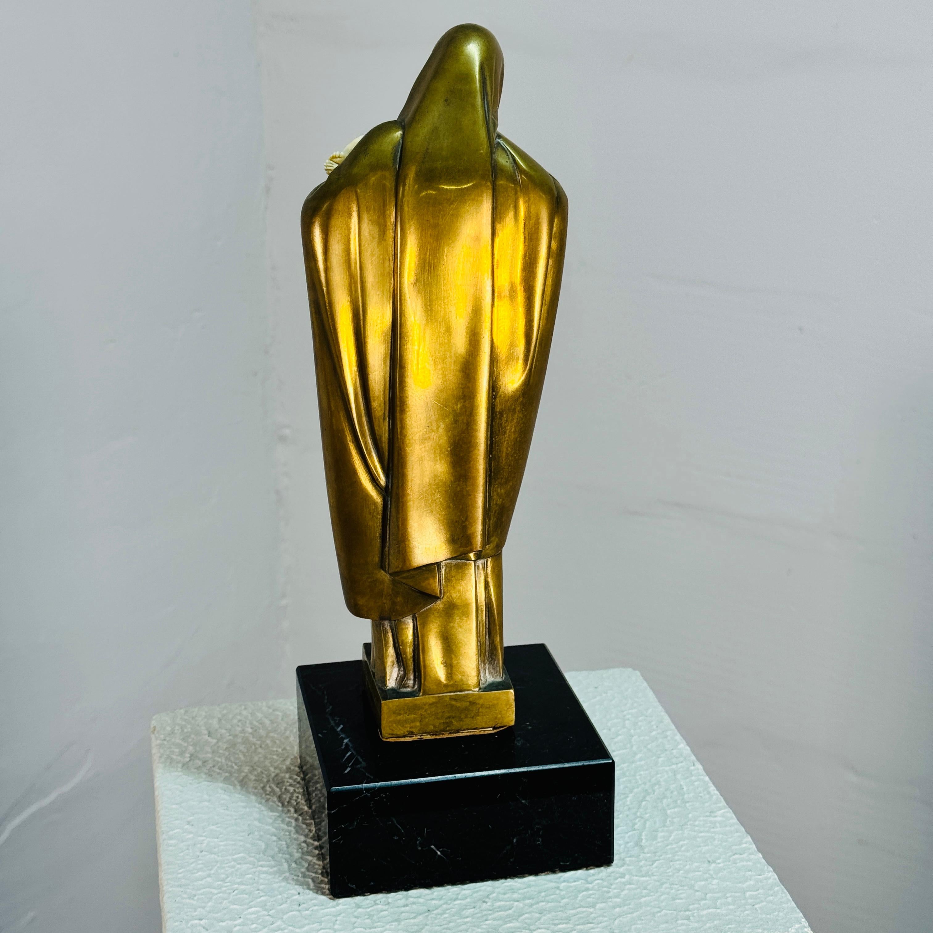 Lucienne Heuvelmans patinated bronze Art Deco statue Madonna & Child In Good Condition For Sale In CASTENRAY, NL