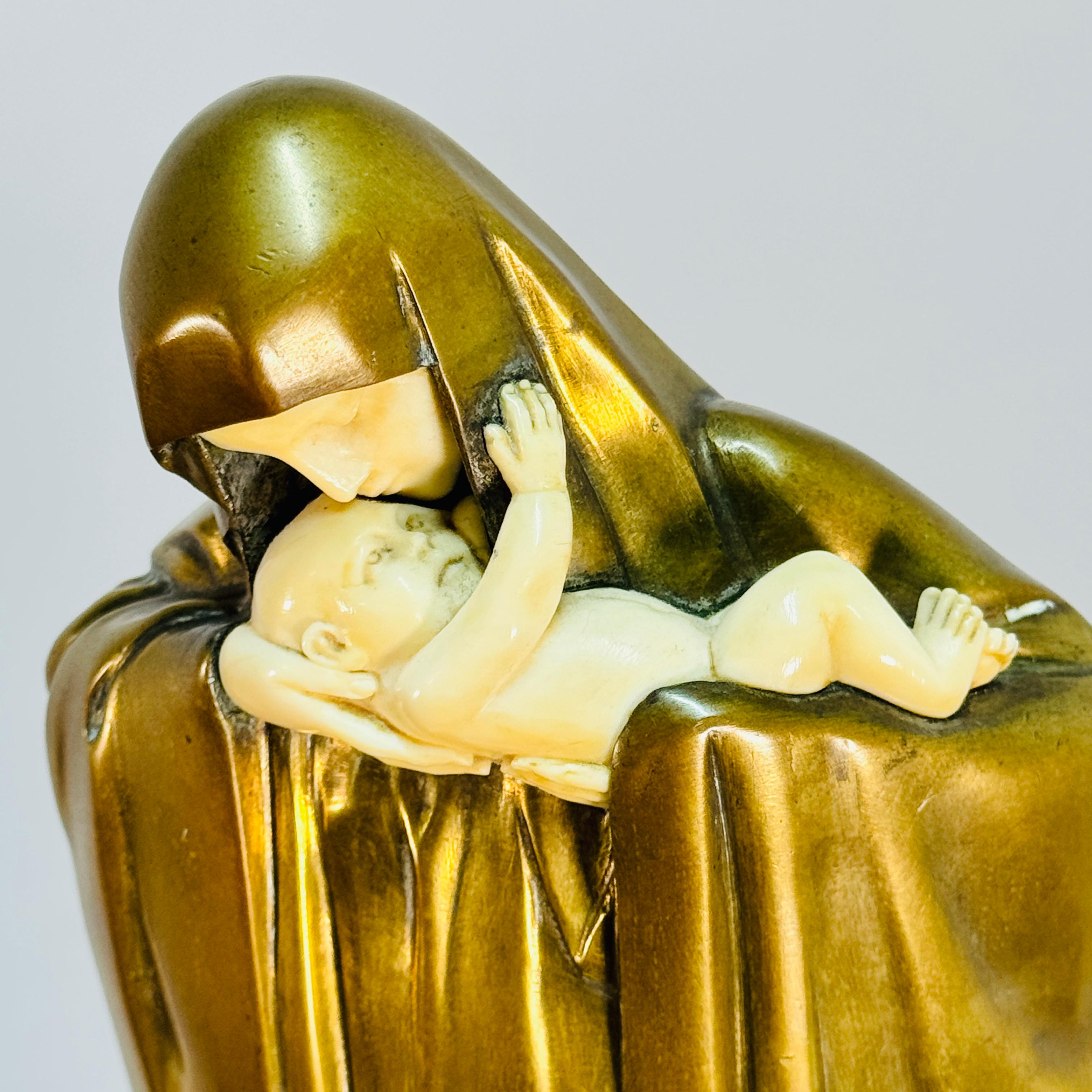 Bronze Lucienne Heuvelmans patinated bronze Art Deco statue Madonna & Child For Sale