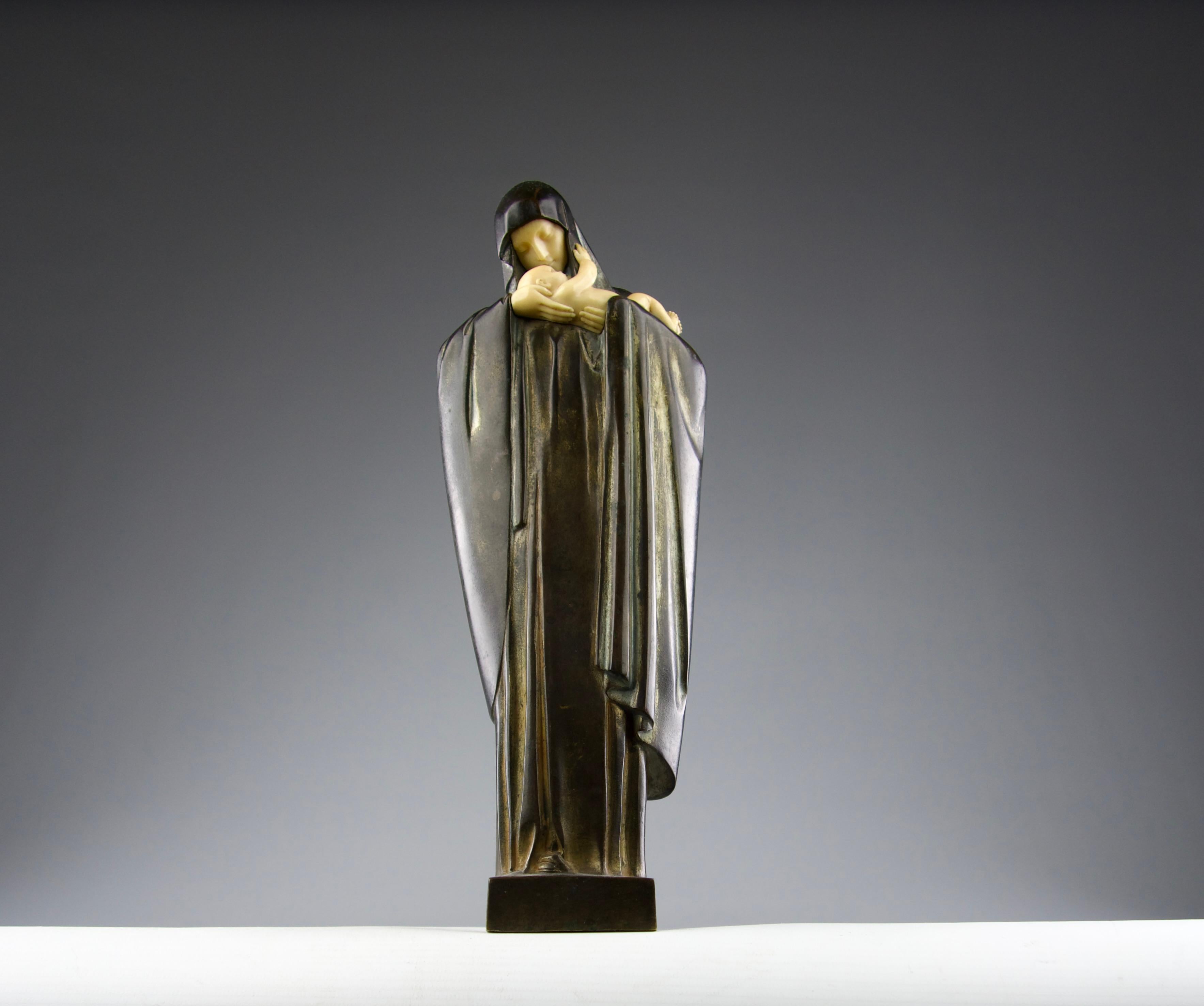 Bronze Lucienne Heuvelmans, Virgin and Child, Art Deco Figurative Sculpture
