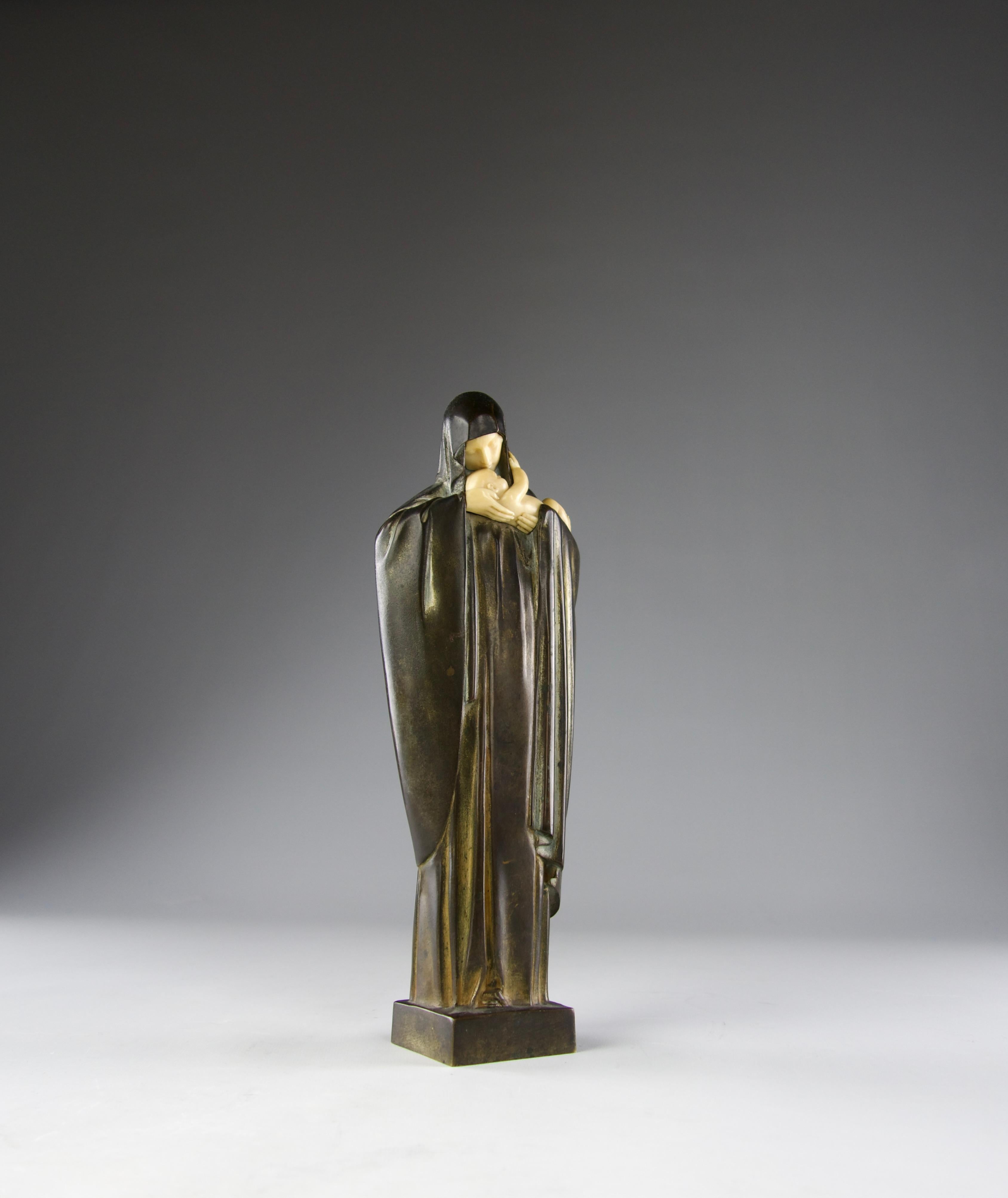 Lucienne Heuvelmans, Virgin and Child, Art Deco Figurative Sculpture 1