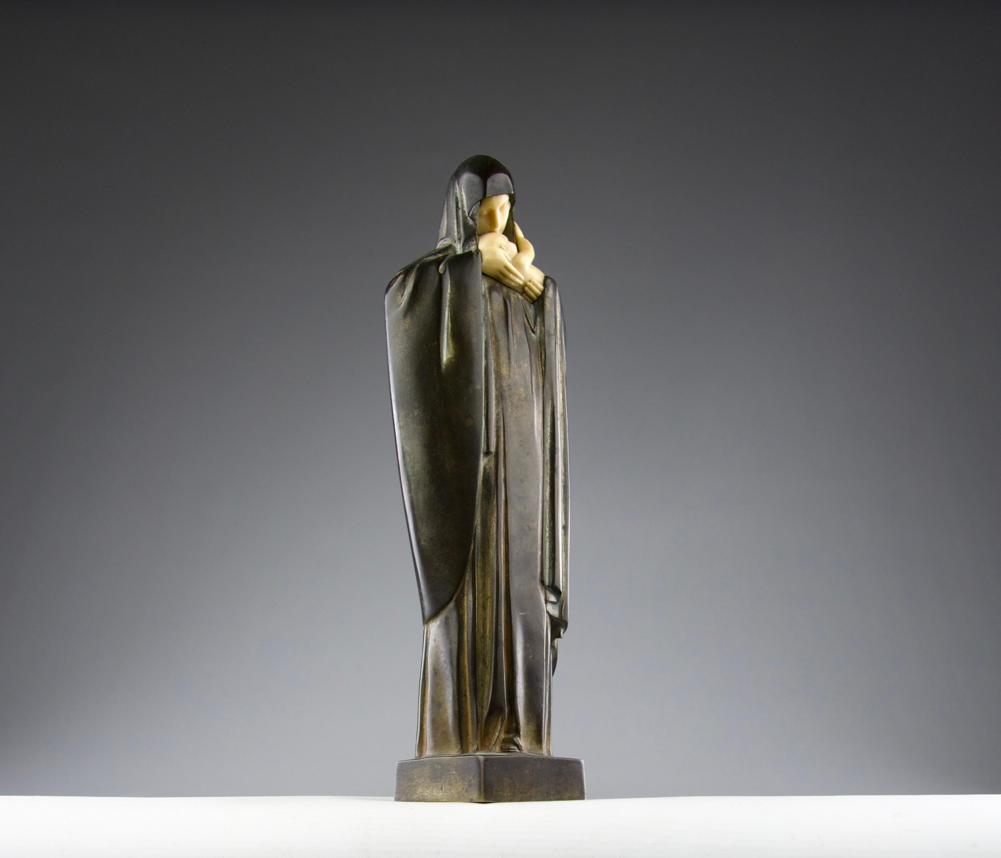 Lucienne Heuvelmans, Virgin and Child, Art Deco Figurative Sculpture 2