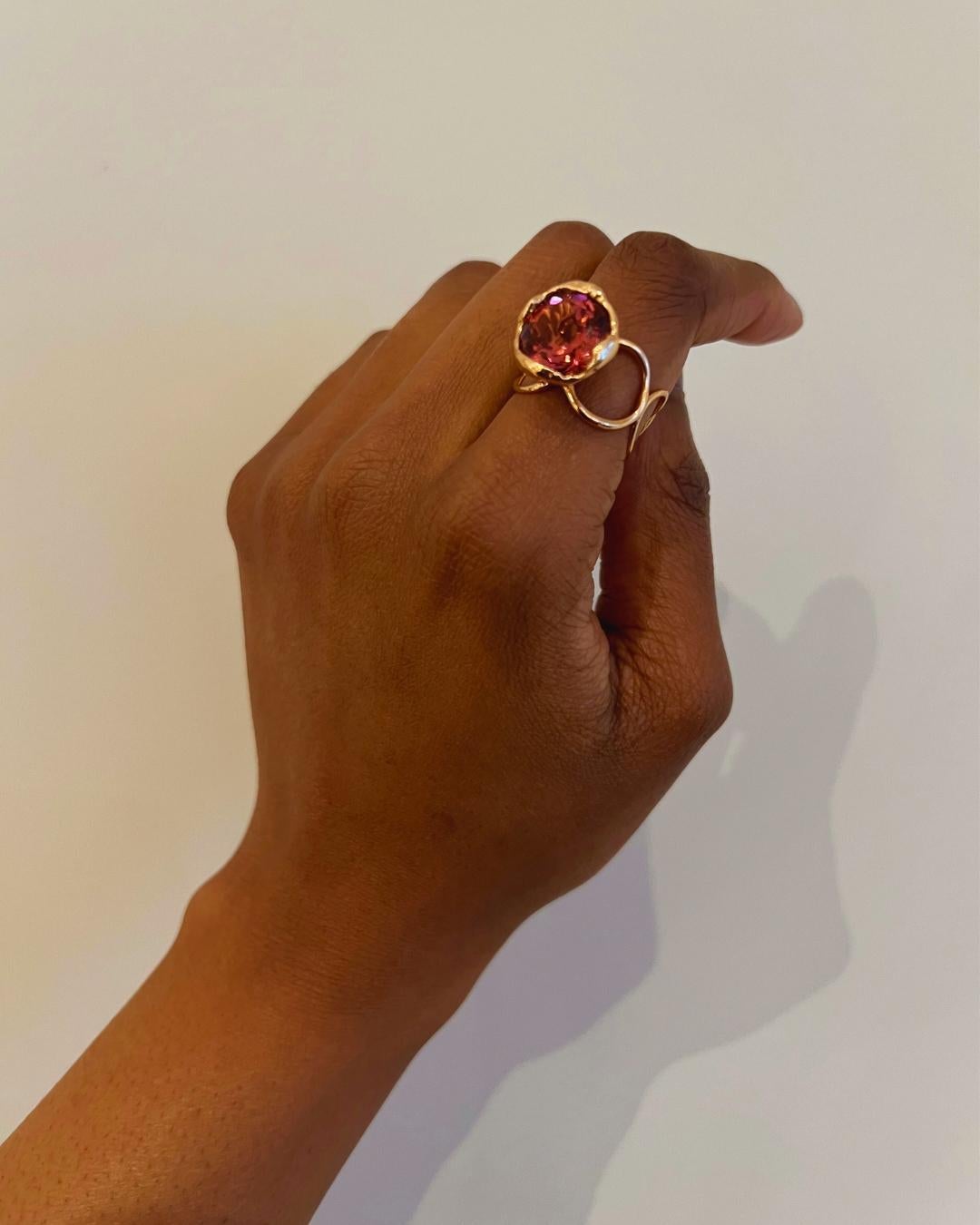 Round Cut Lucifer vir Honestus Red Tourmaline and 18K Rose Gold 