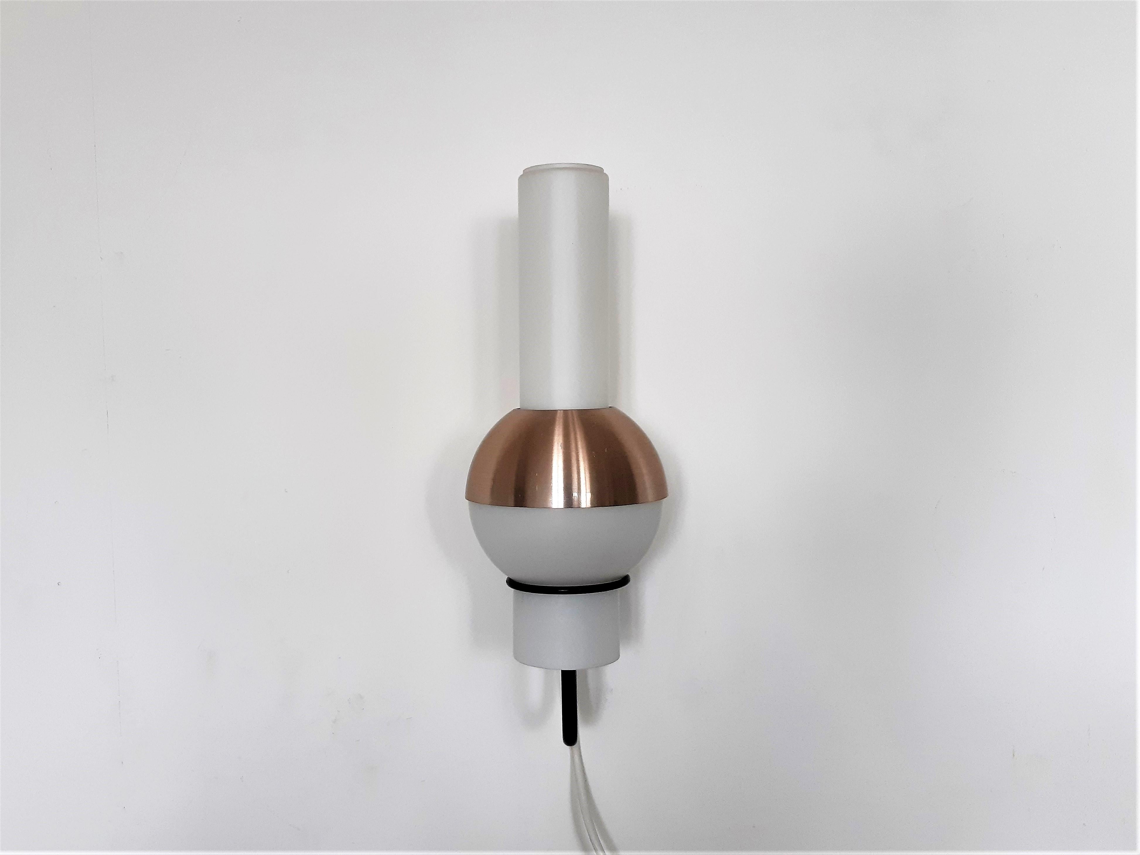 Mid-Century Modern 'Lucifero' or 'Quinquet' Wall Lamp for RAAK Amsterdam, 1960's, 4 available For Sale