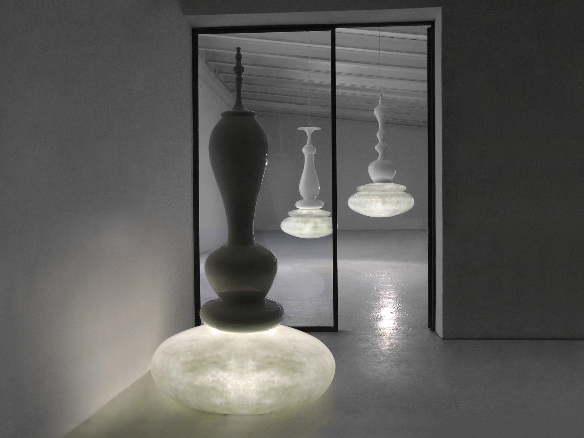 finial definition lamp