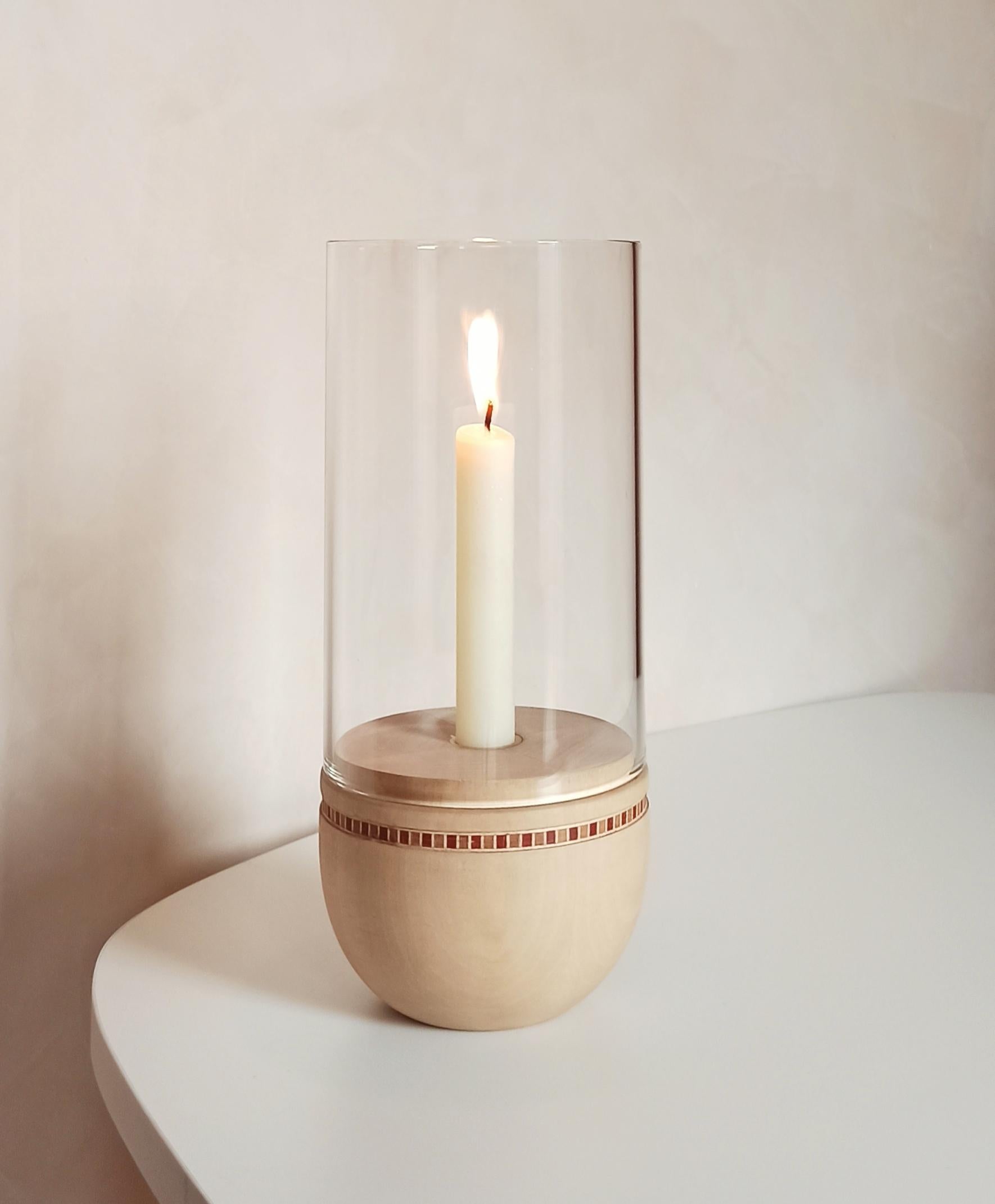 Tourné Bougeoir en bois Lucille et verre de cheminée de style minimaliste de Giordano Vigano en vente