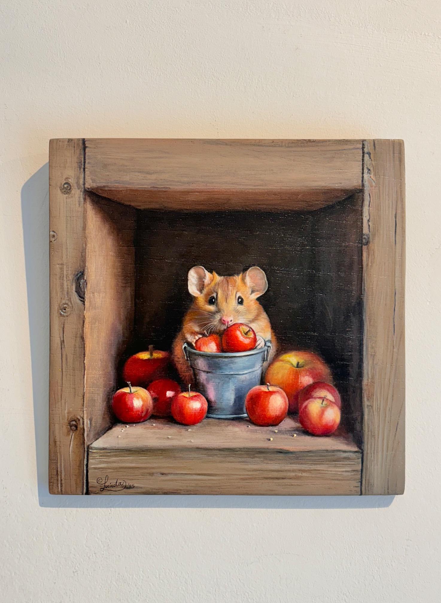 Mouse in a Box - original realistisches Ölgemälde - zeitgenössisches Kunstwerk der Tierwelt (Braun), Animal Painting, von Lucinda Holland