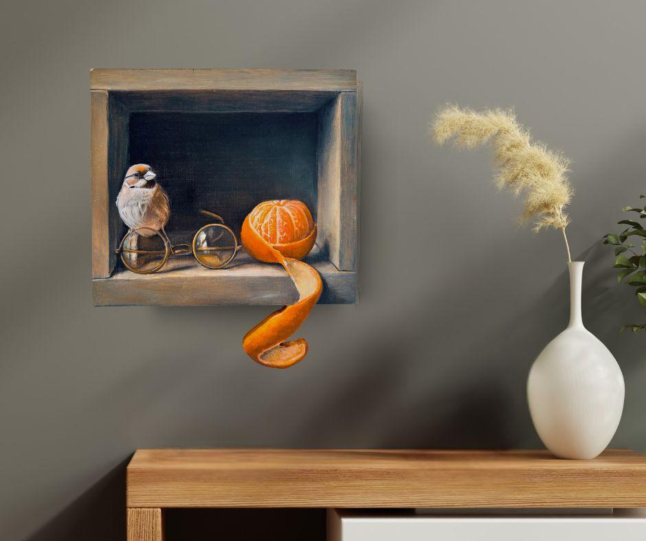 Dieses außergewöhnliche Kunstwerk ist derzeit in der Signet Contemporary Art Gallery und online ausgestellt und zu verkaufen.

In Sparrow & Mandarin inszeniert Lucinda Holland eine ruhige Symphonie der Stille und Wärme in einer rustikalen