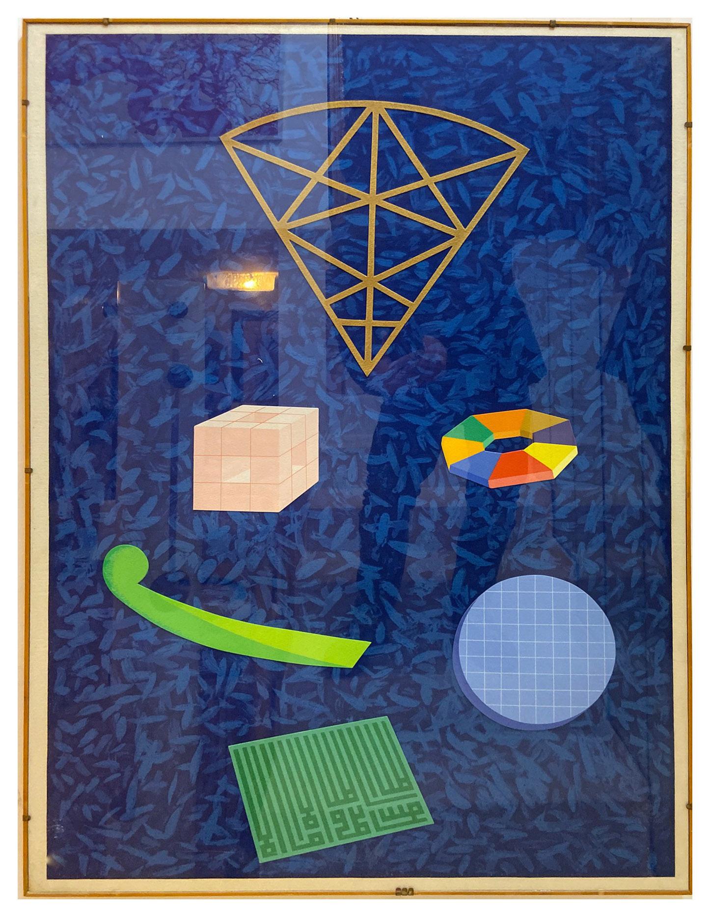 Serigrafia e collage di elementi su carta a mano dipinta a mano da Lucio Del Pezzo.
Opera grafica creata negli anni '80 in 50 copie numerate e firmate dall'artista.
 Il lenzuolo è in perfette condizioni.

Firmato e numerato XIV / L in basso al