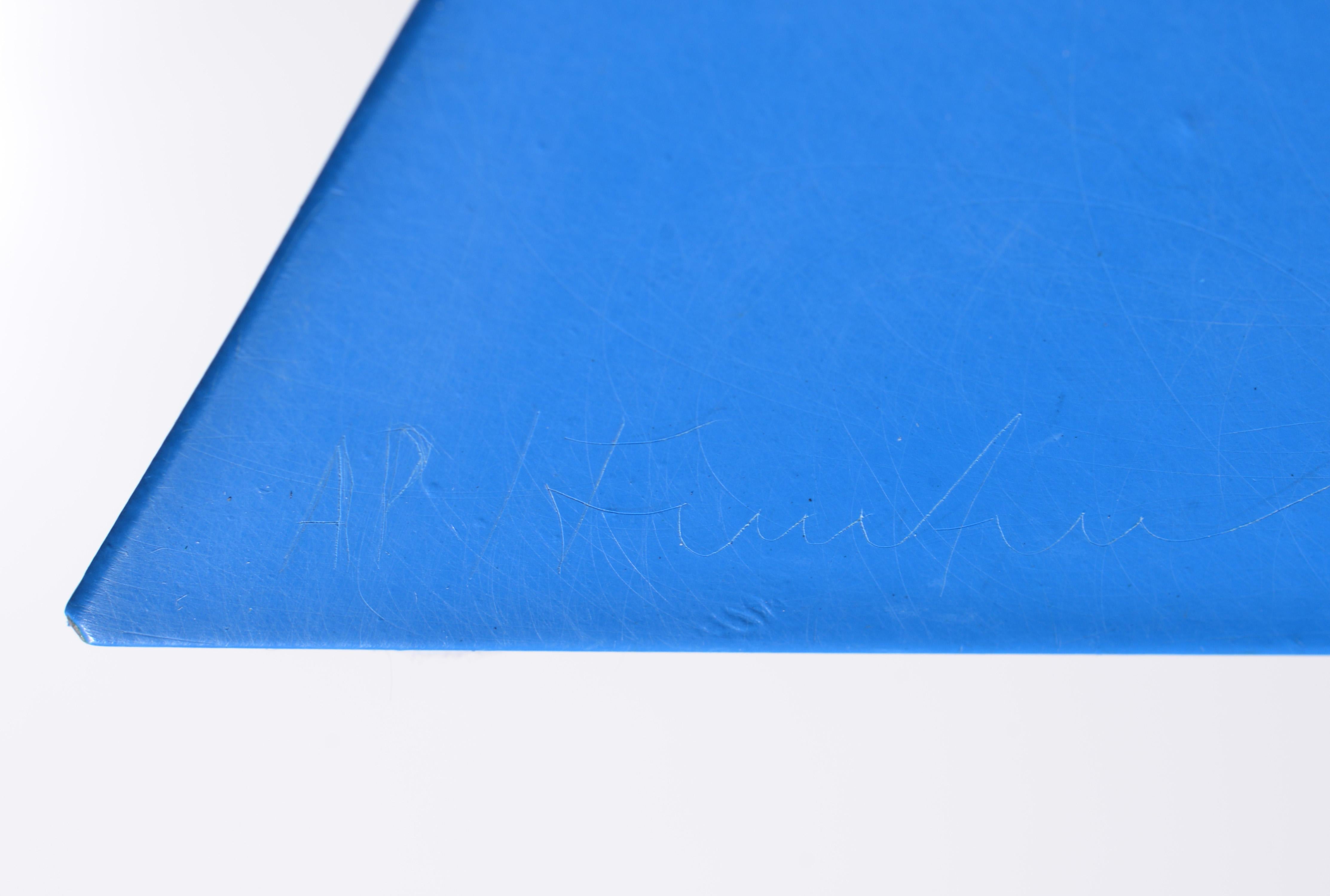 Artista/Designer; Produttore: Lucio Fontana (argentino-italiano, 1899-1968)
Contrassegni; note: firmato; AP; circa 1967
Materiali: acciaio laccato
Dimensioni (H, L, P): 4.75 