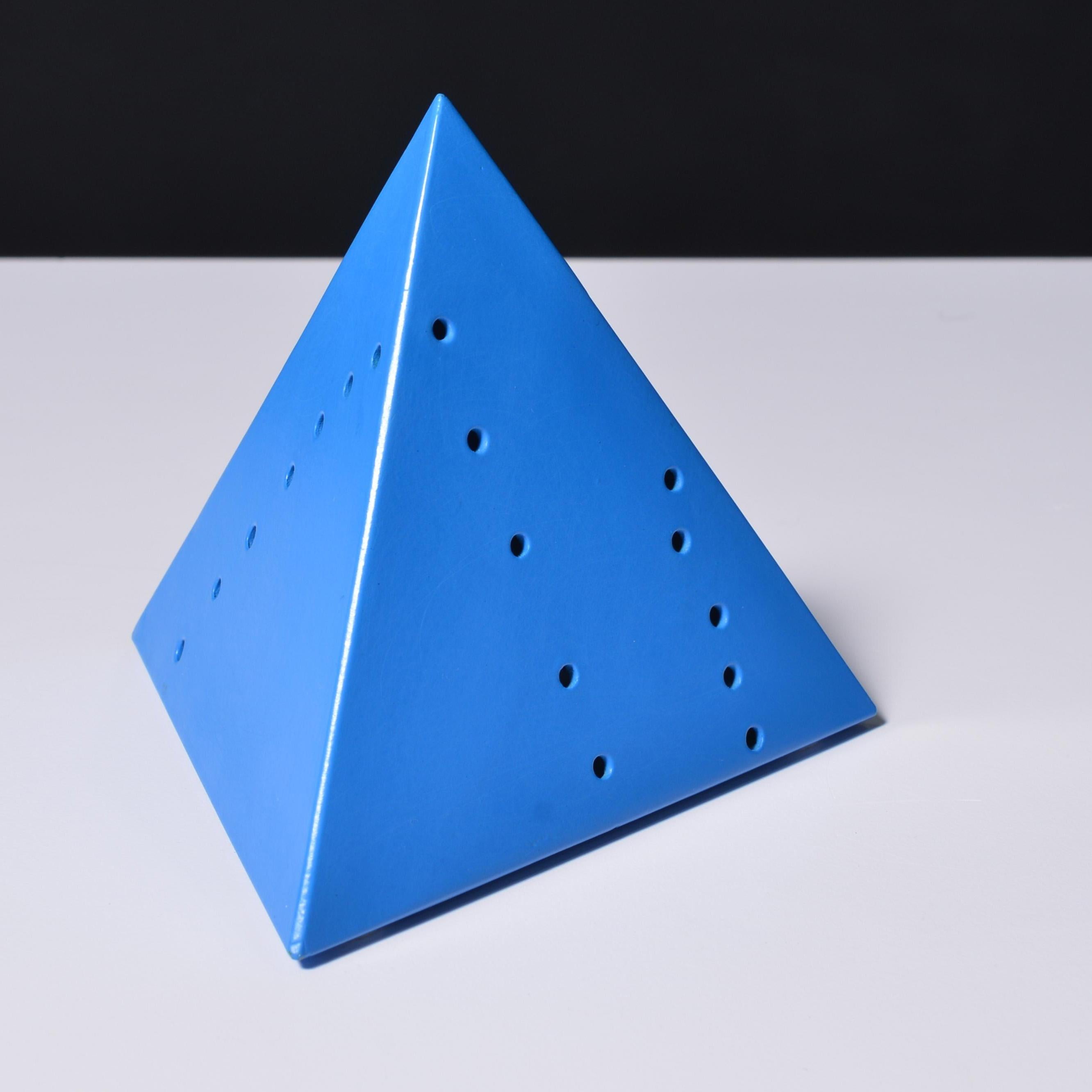 Scultura di Lucio Fontana PIRAMIDE (blu) In condizioni buone a Lake Worth Beach, FL