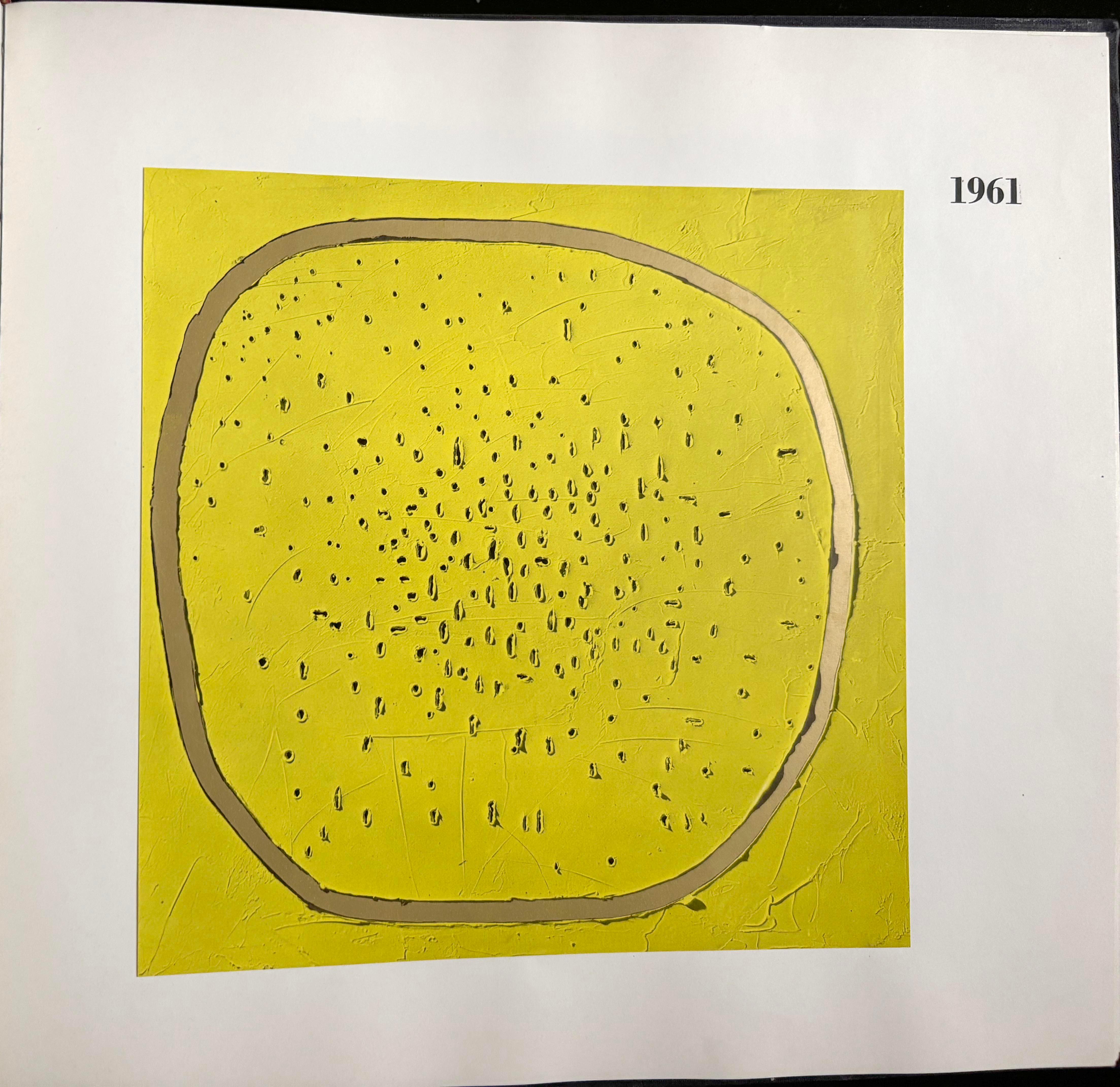 Sans titre (Concetto Spaziale jaune et or) - Print de Lucio Fontana