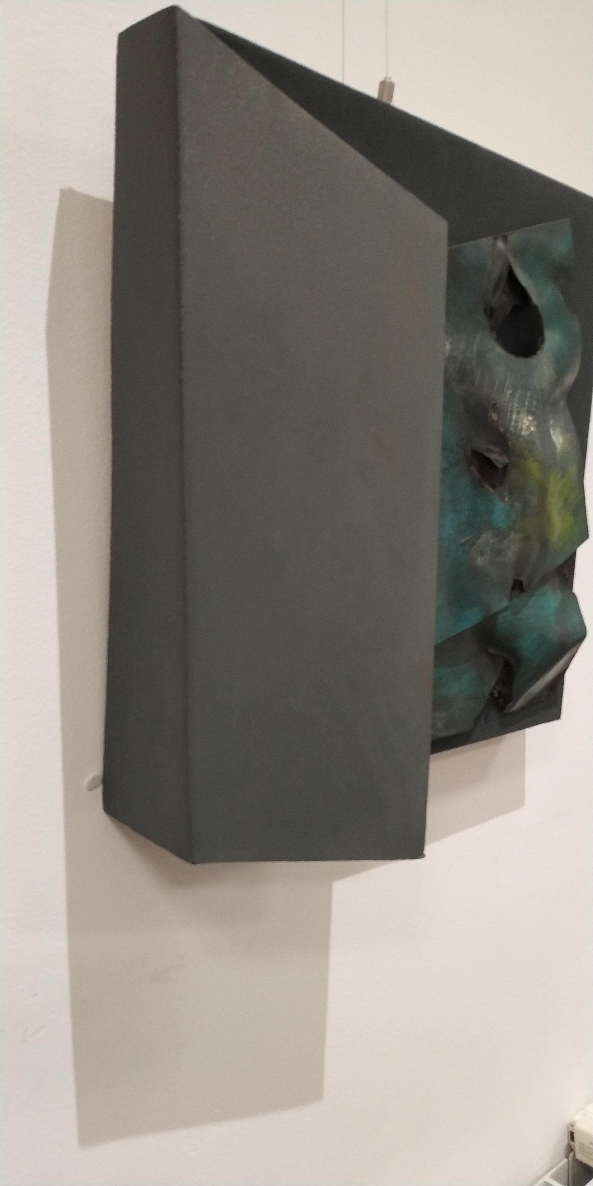 Lucio Perna, Bidonville, cartone intagliato su tela, 2010, 40x40x6cm in vendita 1