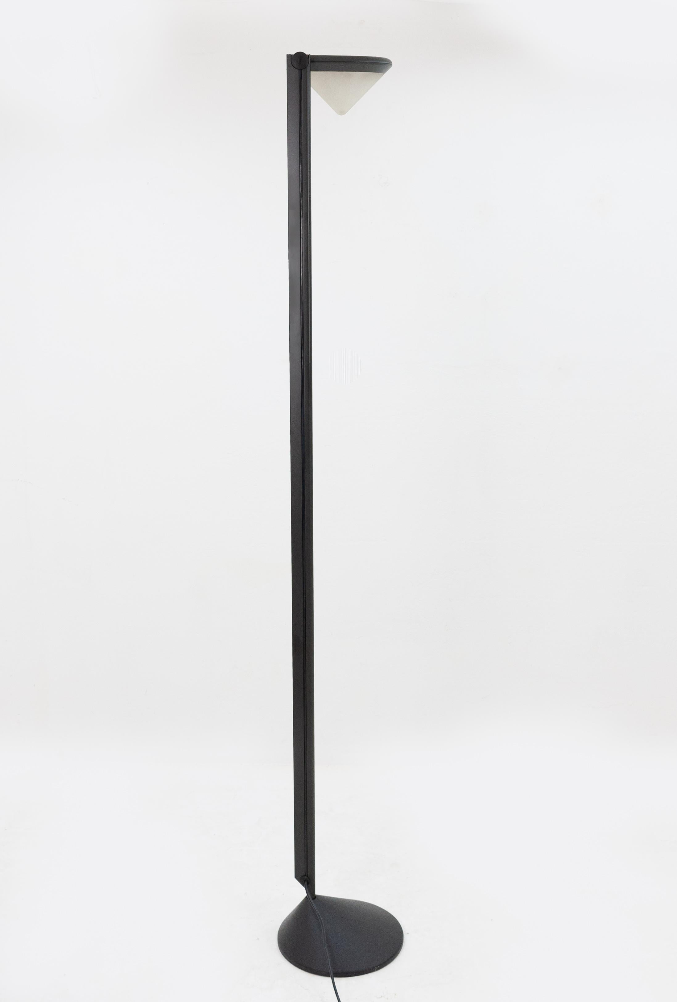 Beautifully designed floor lamp model Eco by Giorgetto Giugiaro for Lucitalia. Halogen light with dimmer, Italy 1980s.