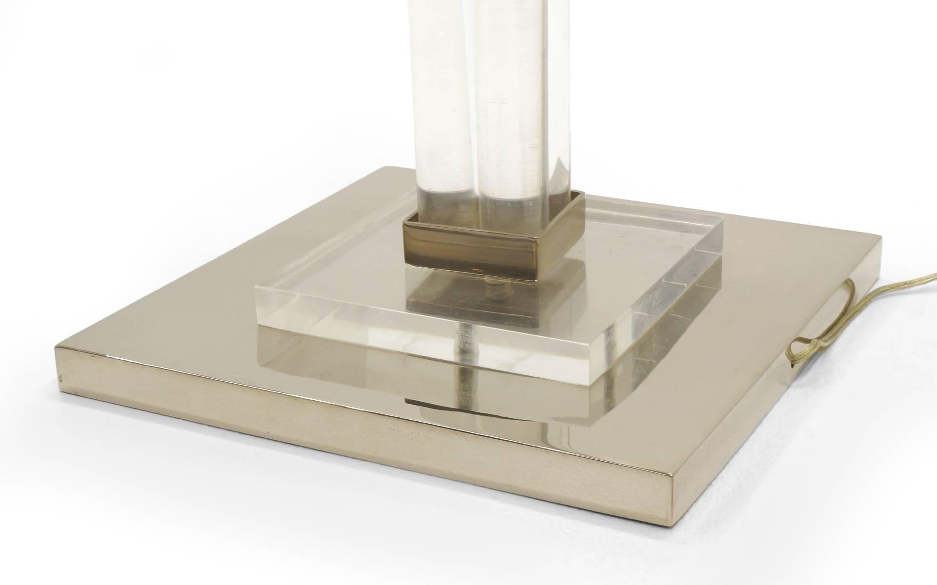 Lampada da terra in lucite e acrilico di Charles Hollis Jones, anni '70 In condizioni buone in vendita a Kansas City, MO