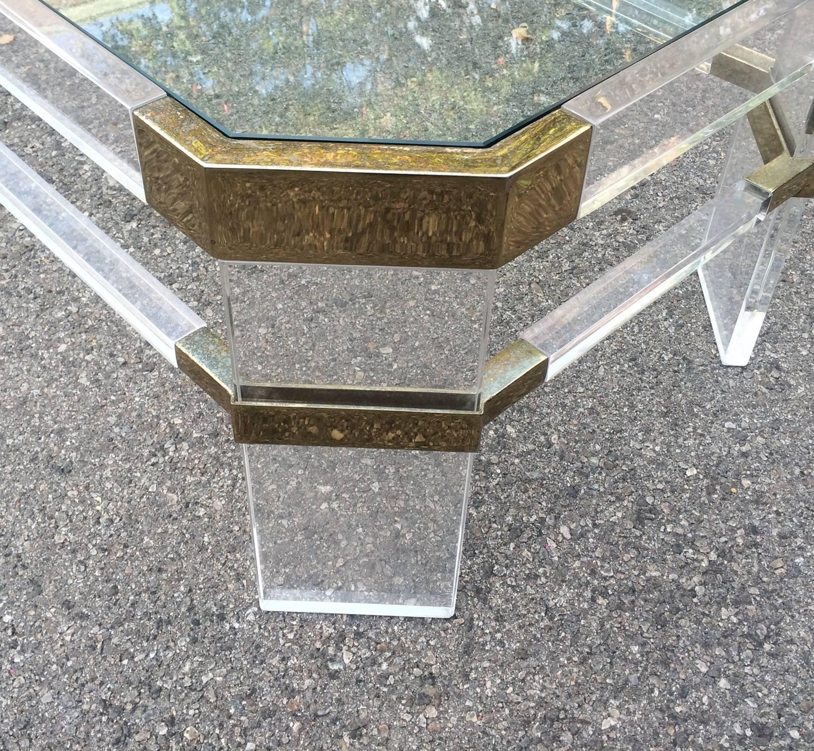 Mid-Century Modern Tables d'appoint en Lucite et laiton de Charles Hollis Jones « Metric, Clipped Corner » en vente