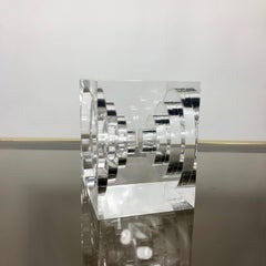 Scultura quadrata in lucite acrilica del Team Guzzini, Italia, anni '70 Geometria a spirale