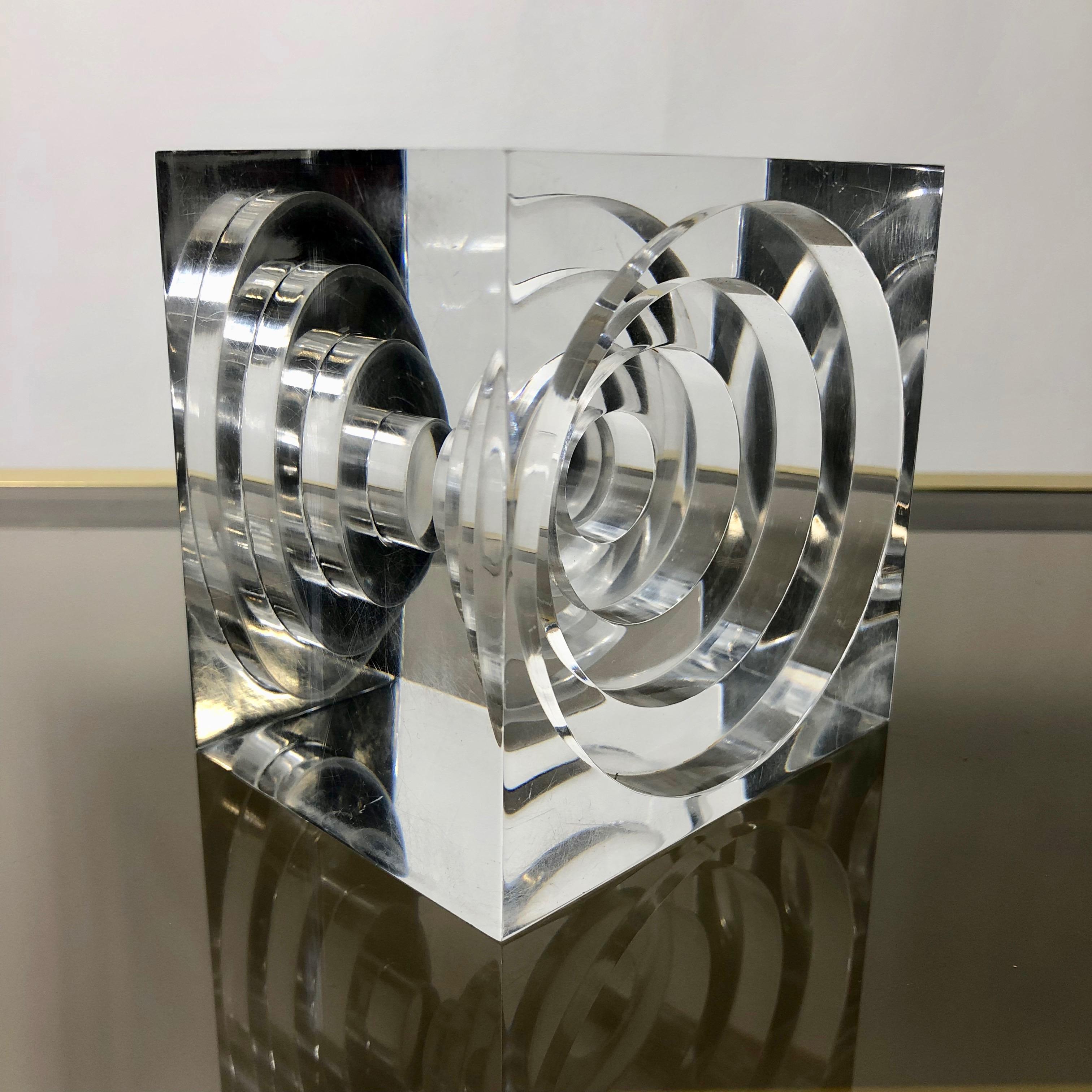 Mid-Century Modern Lucite Acrylic Square Sculpture by Team Guzzini, Italy, 1970s Spiral Geometry