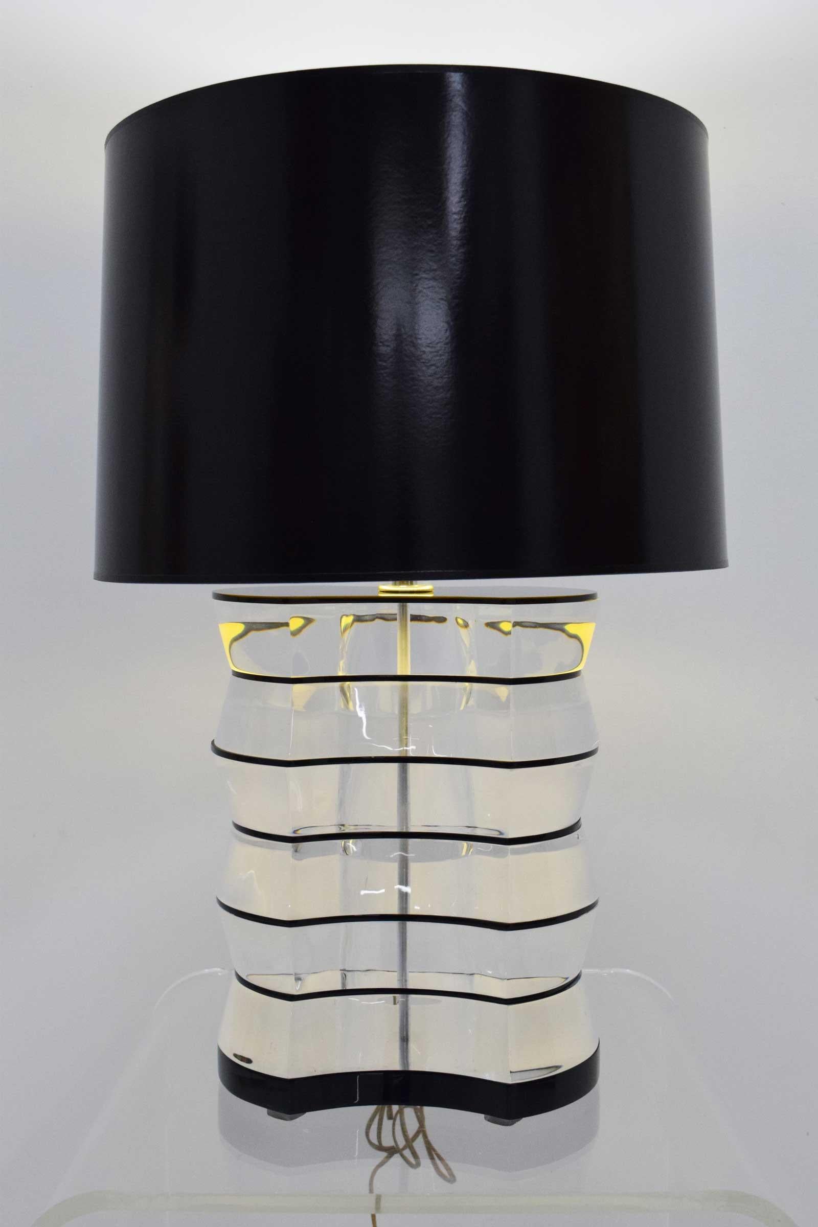 Lucite and Acrylic Table Lamp by Clear-Lite In Good Condition For Sale In Dallas, TX