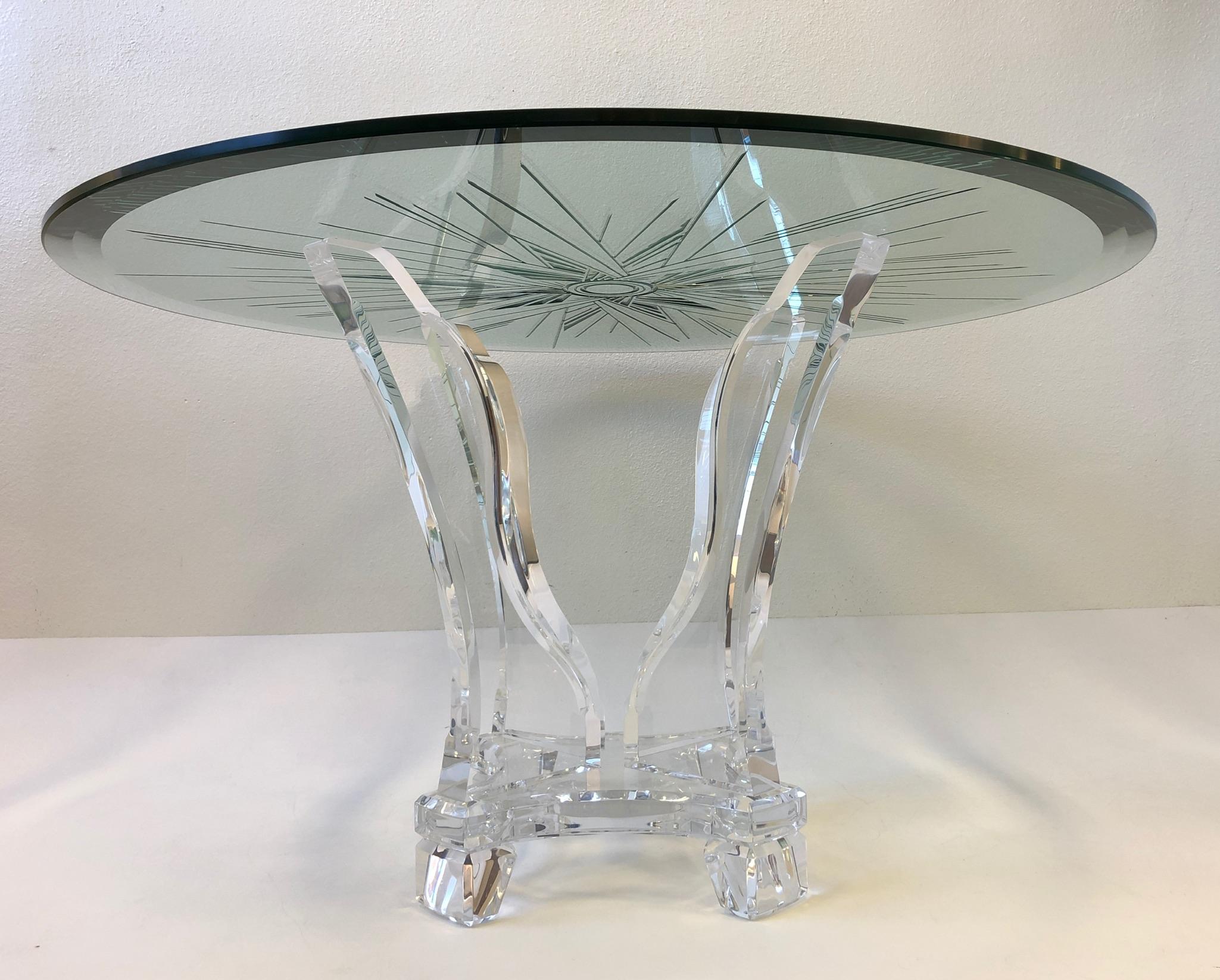 Moderne Table de salle à manger Lucite et verre biseauté de Lion in Frost en vente