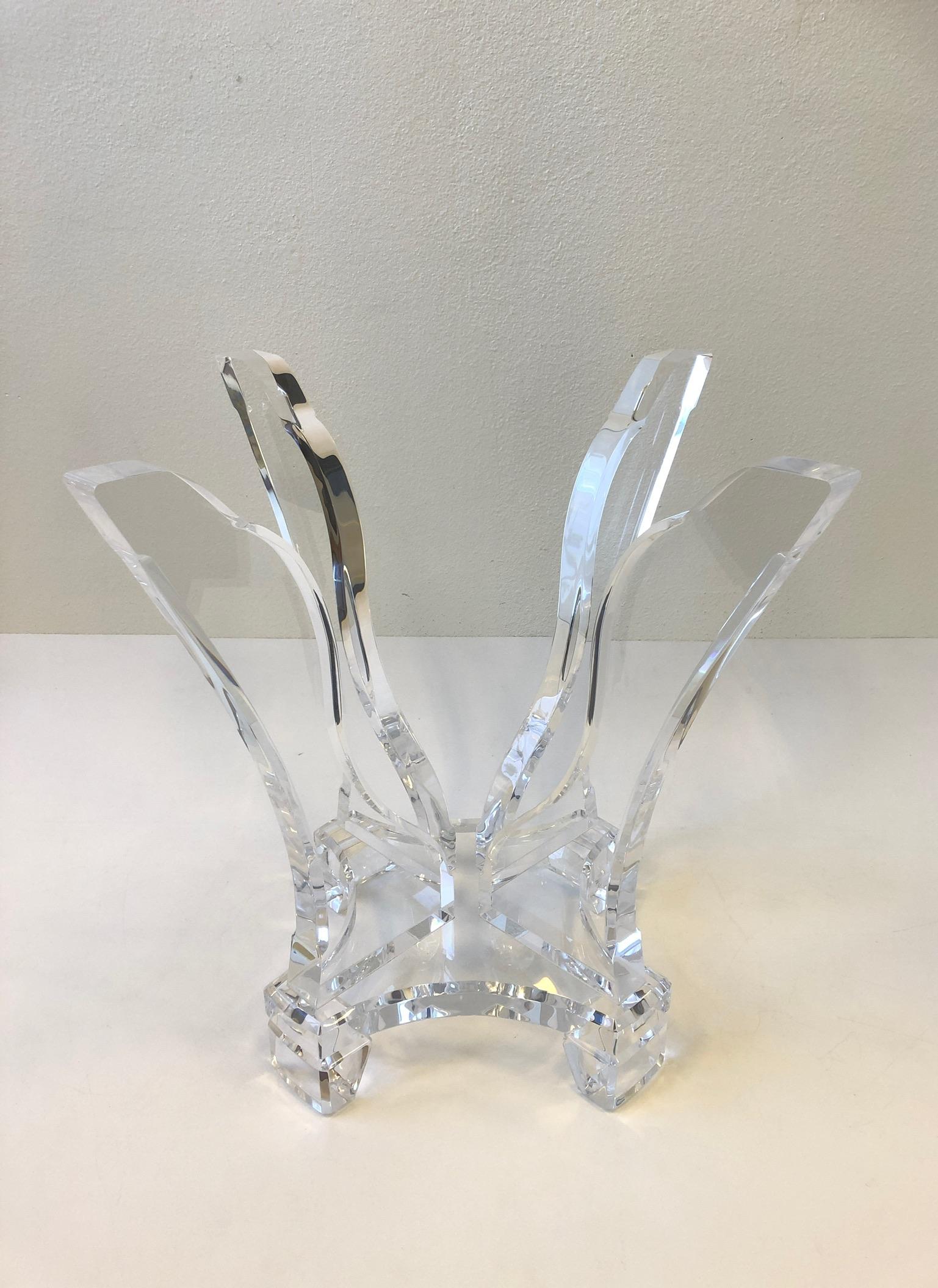 Fin du 20e siècle Table de salle à manger Lucite et verre biseauté de Lion in Frost en vente