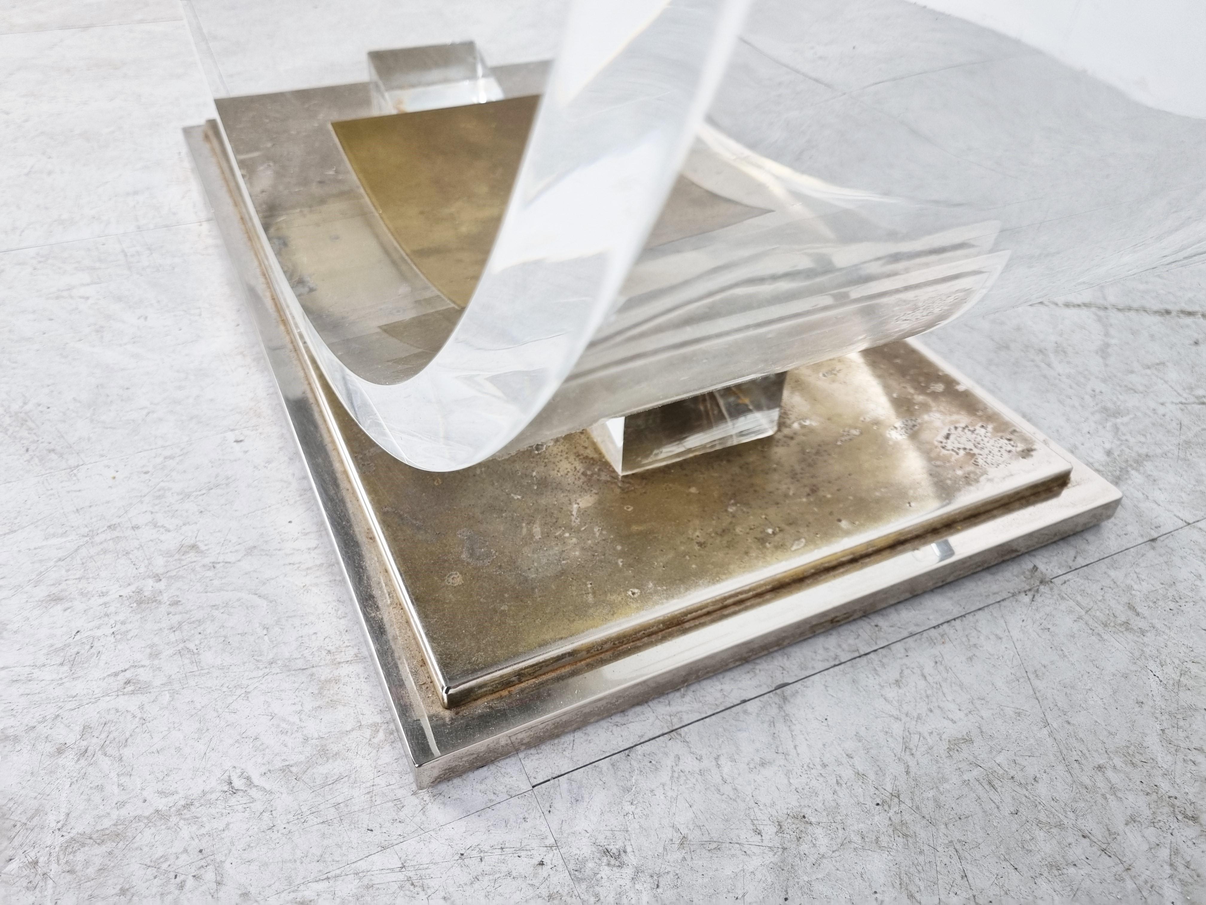 Lucite and brass arch coffee table, 1970 For Sale 4