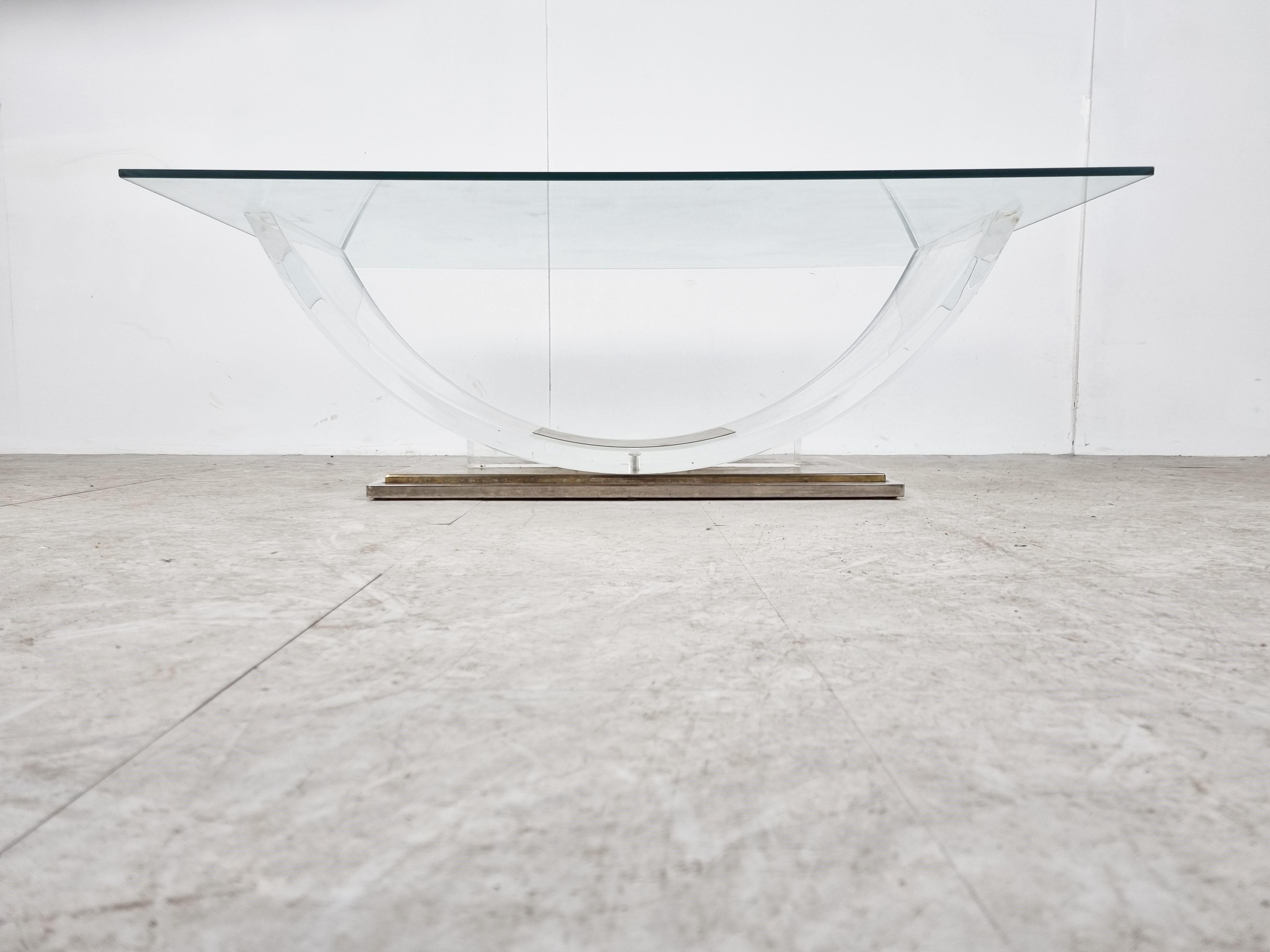 Lucite and brass arch coffee table, 1970 In Good Condition For Sale In HEVERLEE, BE