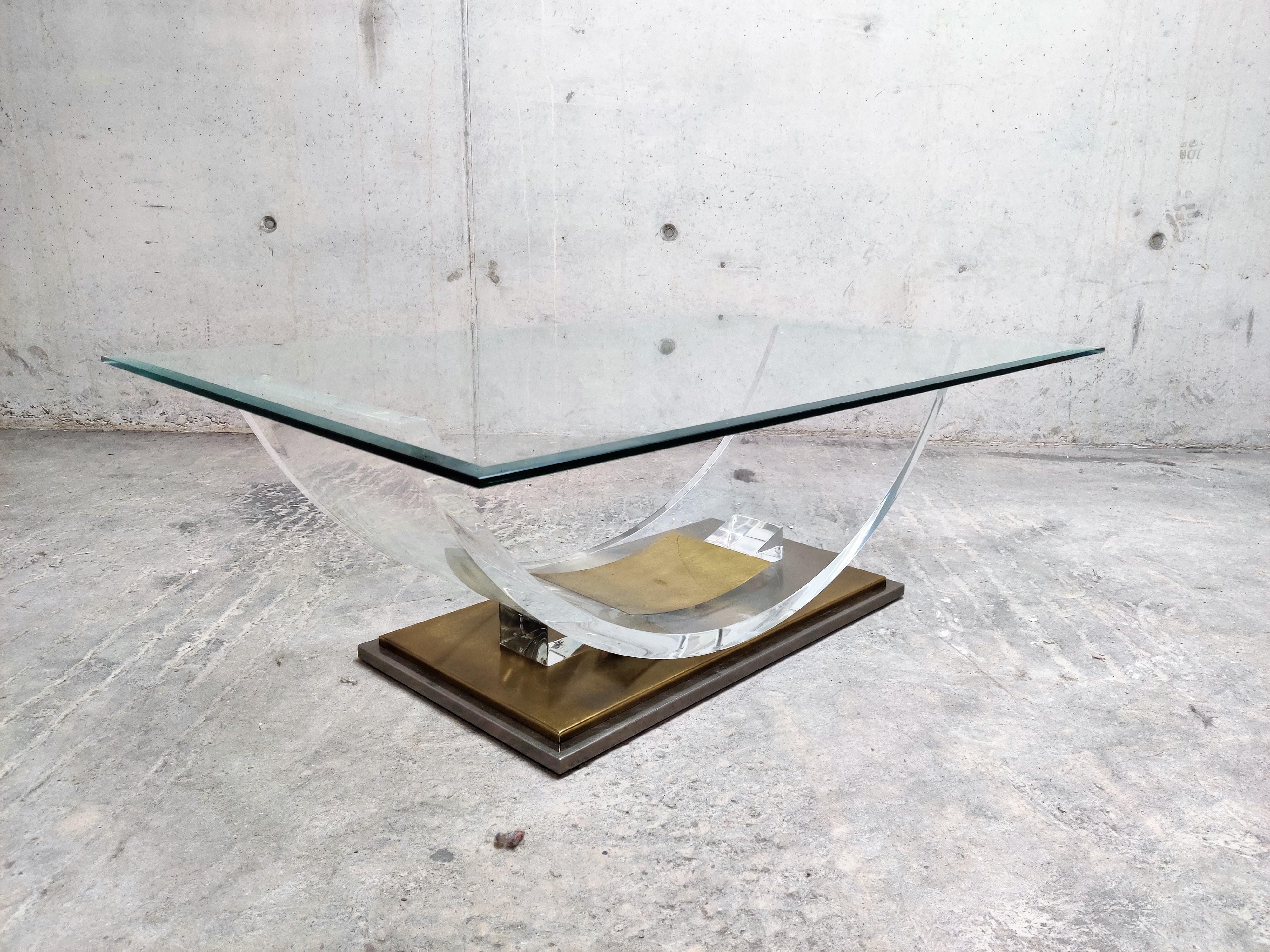 Lucite and Brass Arch Coffee Table, 1970s In Excellent Condition In HEVERLEE, BE