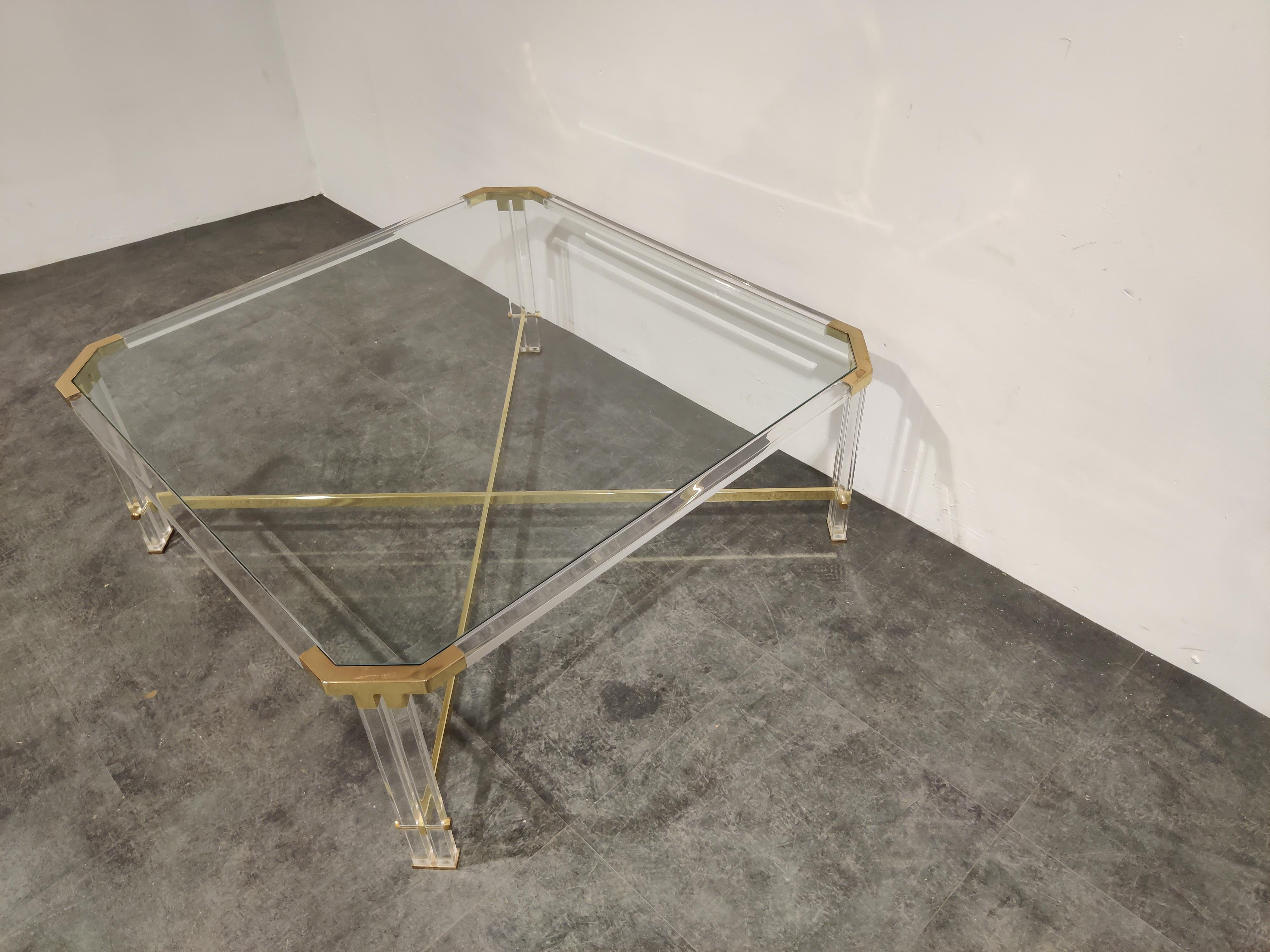 Large coffee table with a Lucite and brass frame with clear glass. 

Good condition.

Very modern looking and decorative table that can be combined with lots of interior styles.

Good condition.

1970s, Belgium

Dimensions:
Height