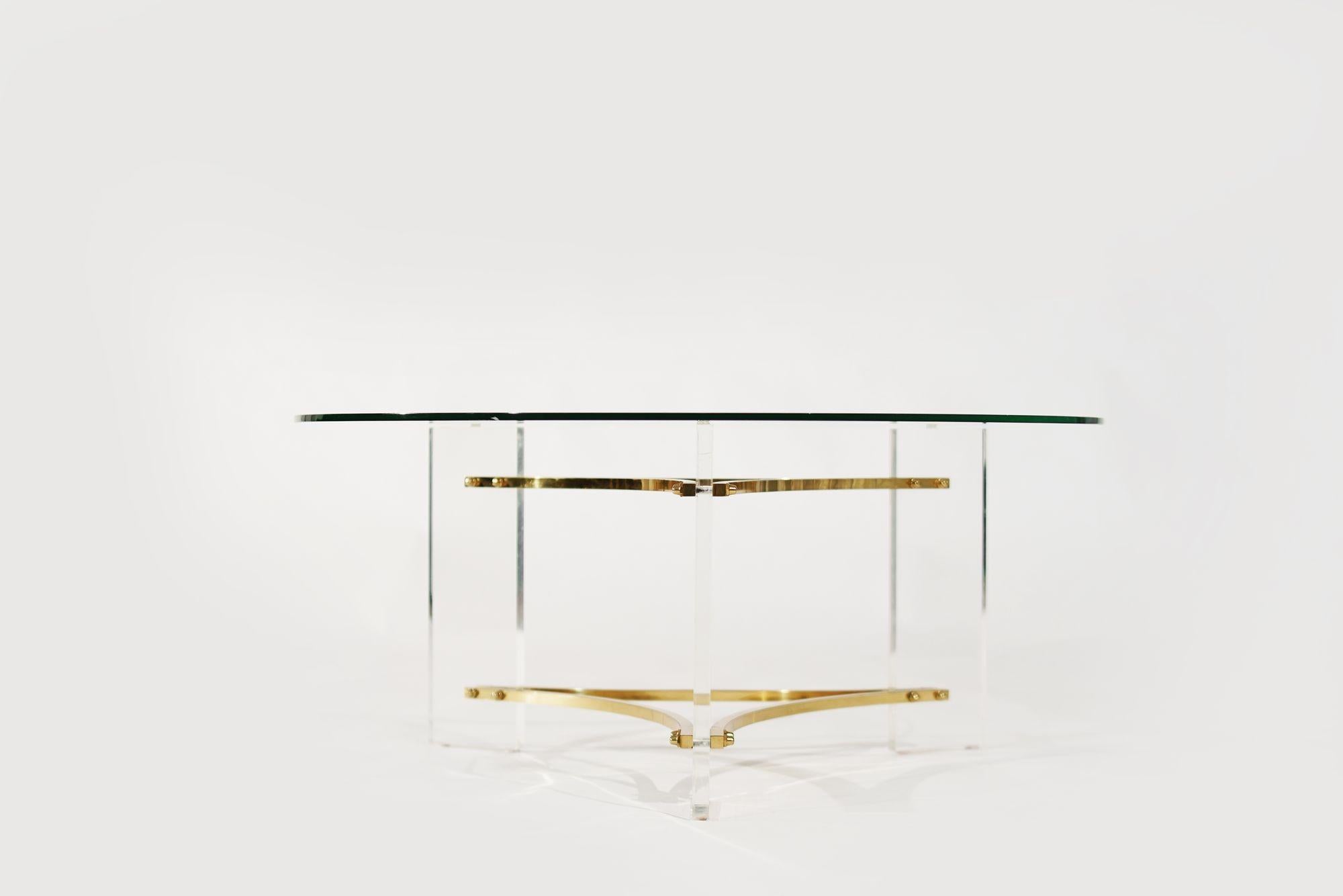 Américain Table basse en Lucite et laiton de Charles Hollis-Jones, vers 1970 en vente