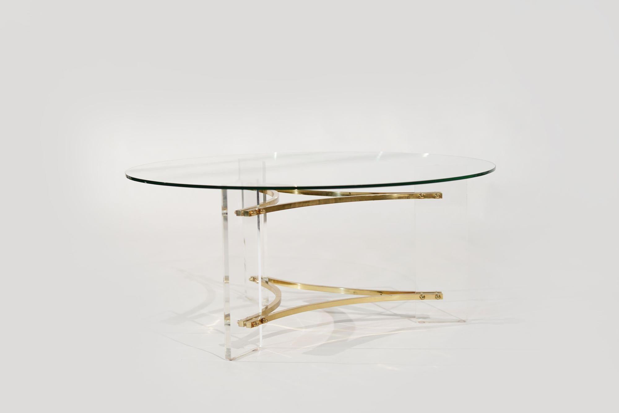 Table basse en Lucite et laiton de Charles Hollis-Jones, vers 1970 Excellent état - En vente à Westport, CT