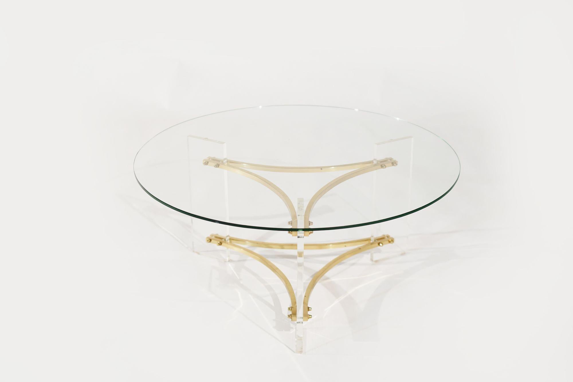 20ième siècle Table basse en Lucite et laiton de Charles Hollis-Jones, vers 1970 en vente